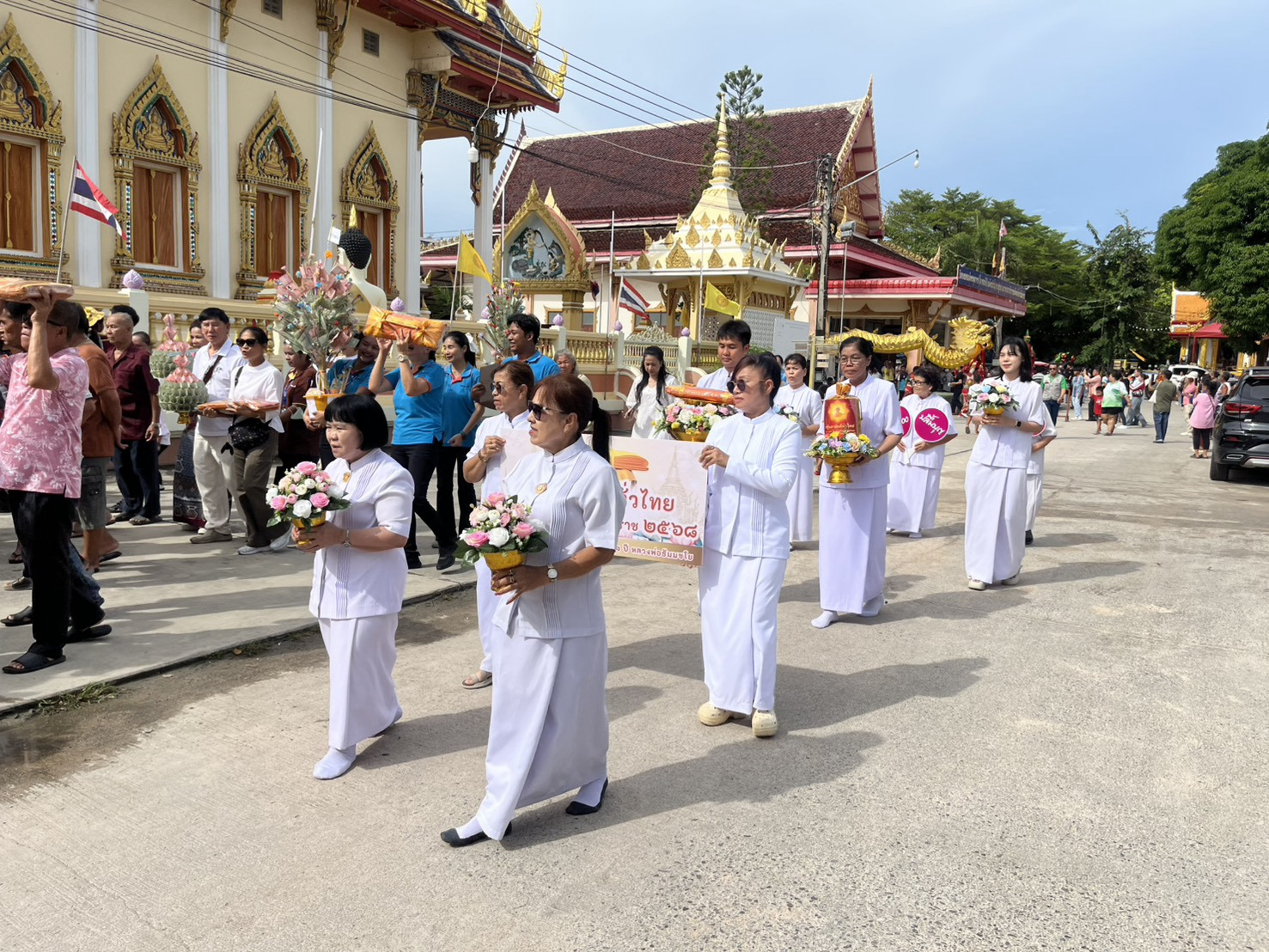 ภาพร่วมพิธีกรรมวัดพลา