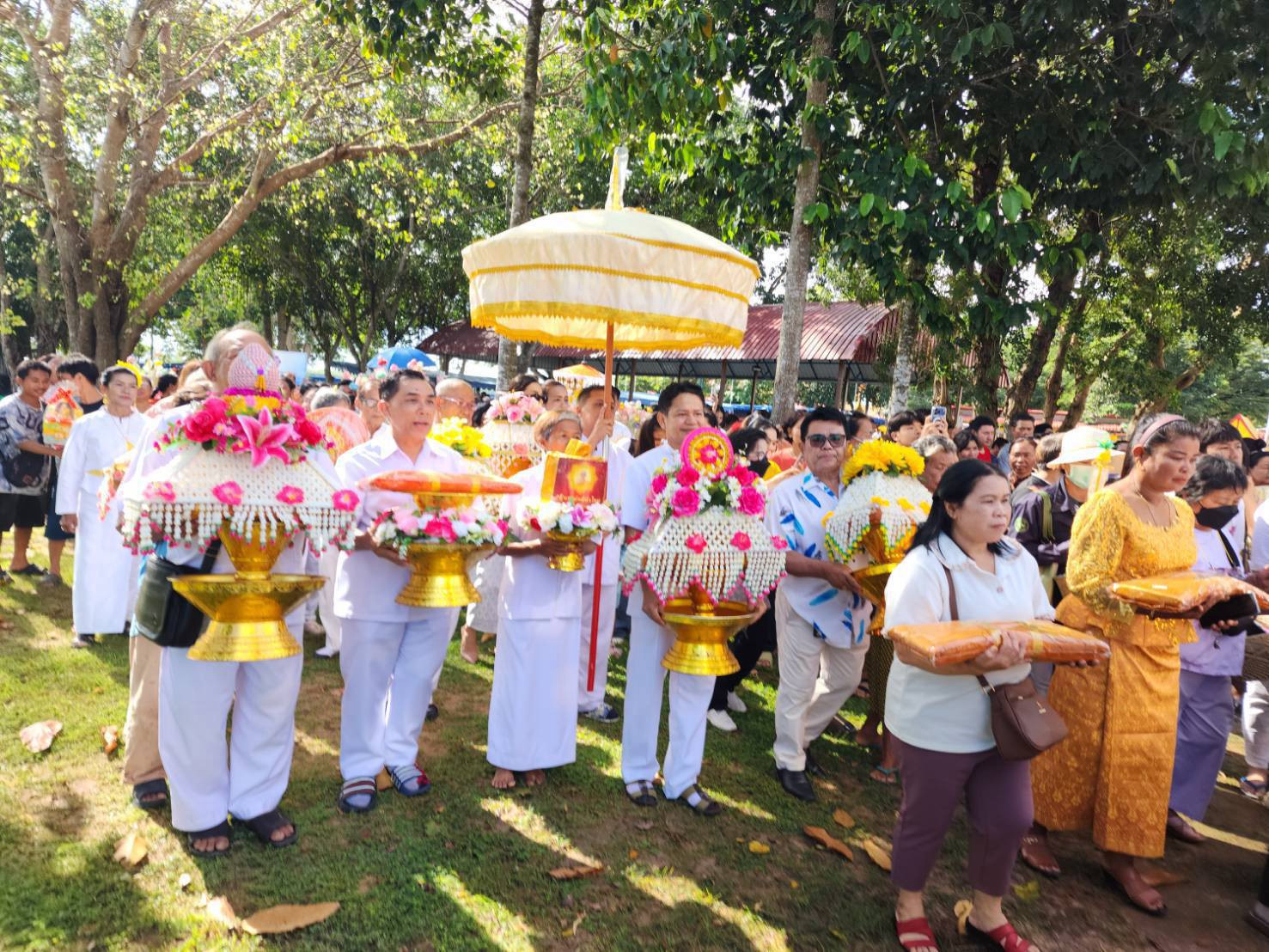 ภาพร่วมขบวนกฐินวัดดอกกราย