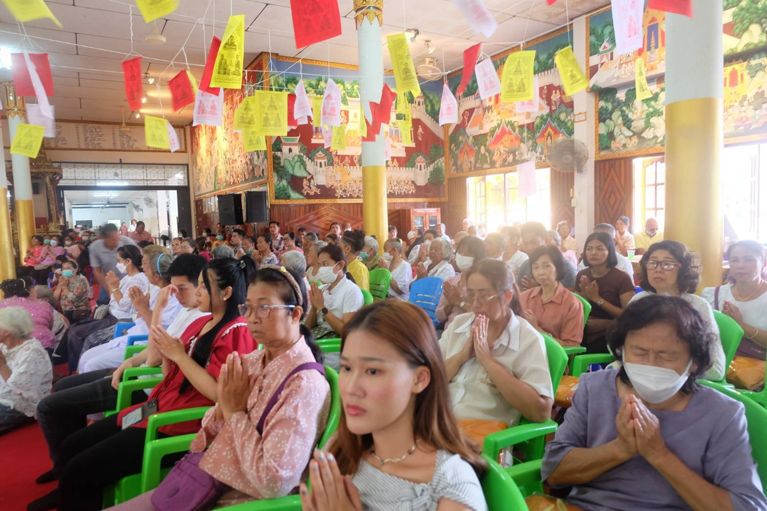 ภาพร่วมพิธีกรรมวัดนาตาขวัญ