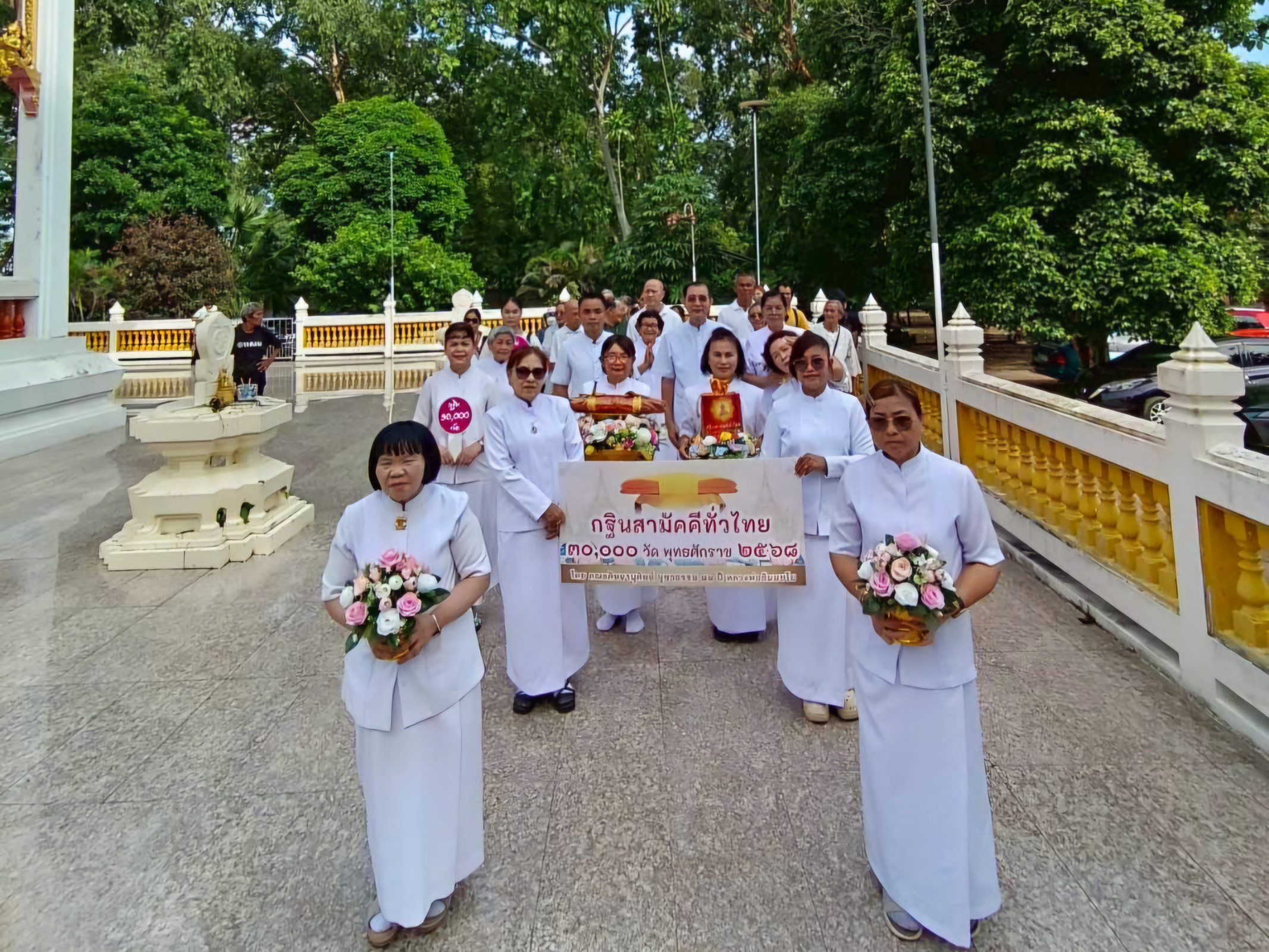 ภาพร่วมขบวนกฐินวัดสุวรรณรังสรรค์