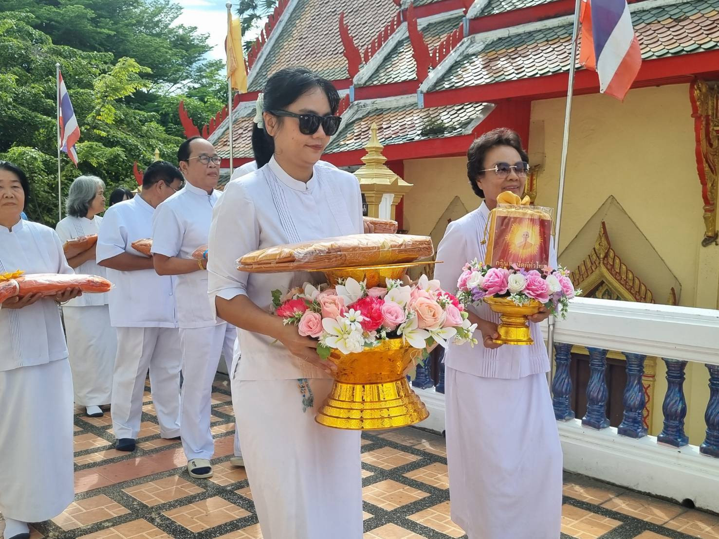 ภาพร่วมพิธีกรรมวัดเกาะกลอย