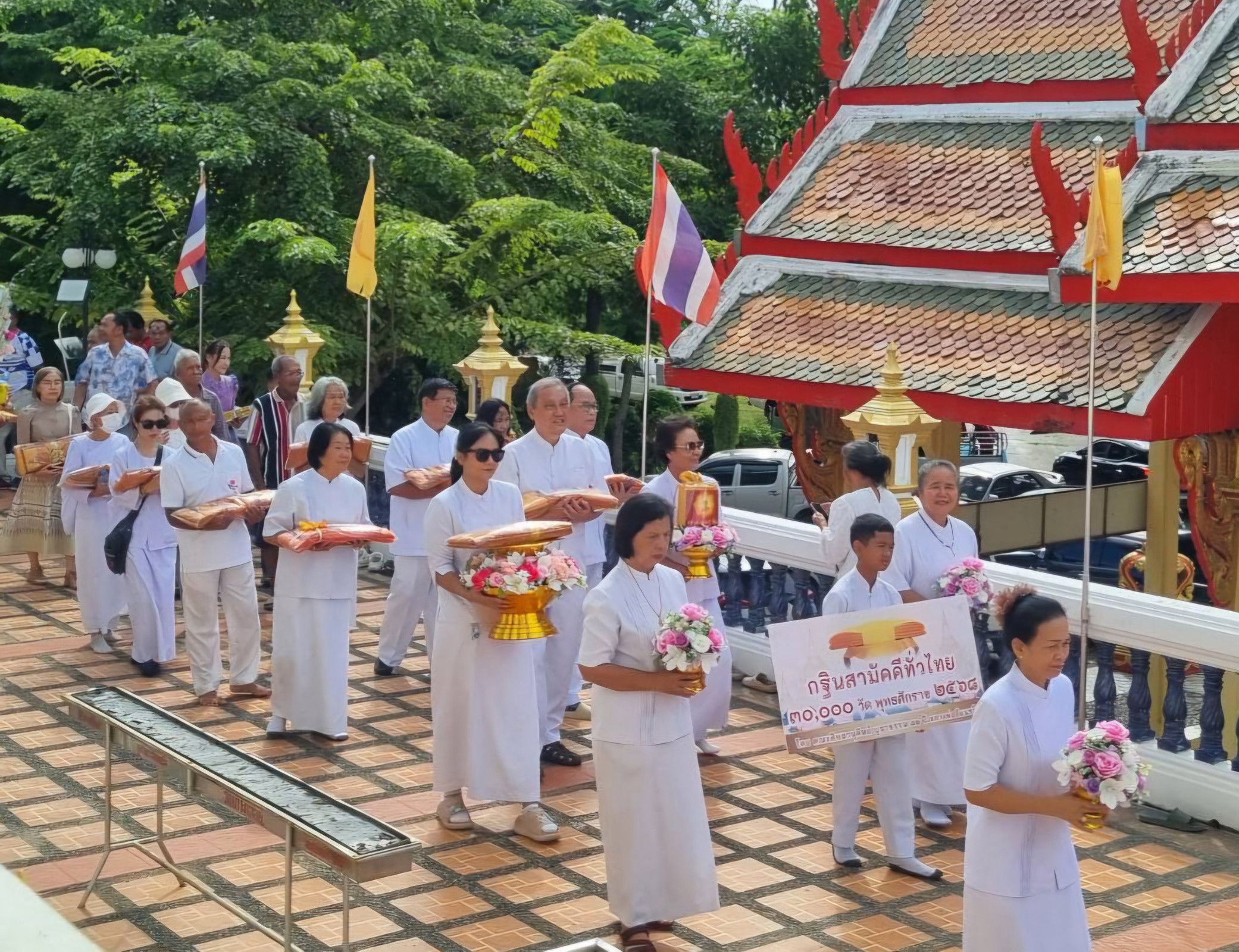ภาพร่วมพิธีกรรมวัดเกาะกลอย