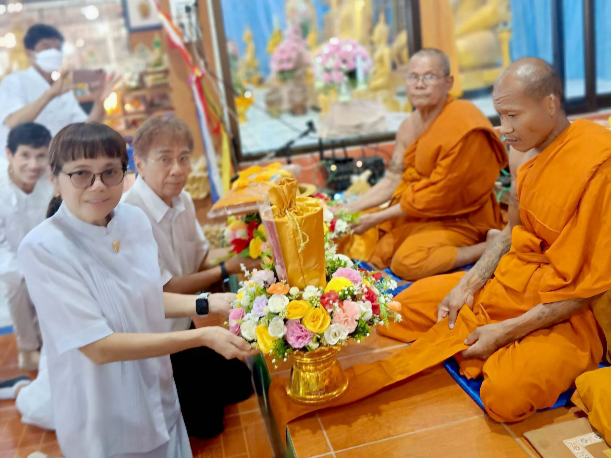 ภาพการถวายปัจจัยที่พักสงฆ์เขานพเก้า