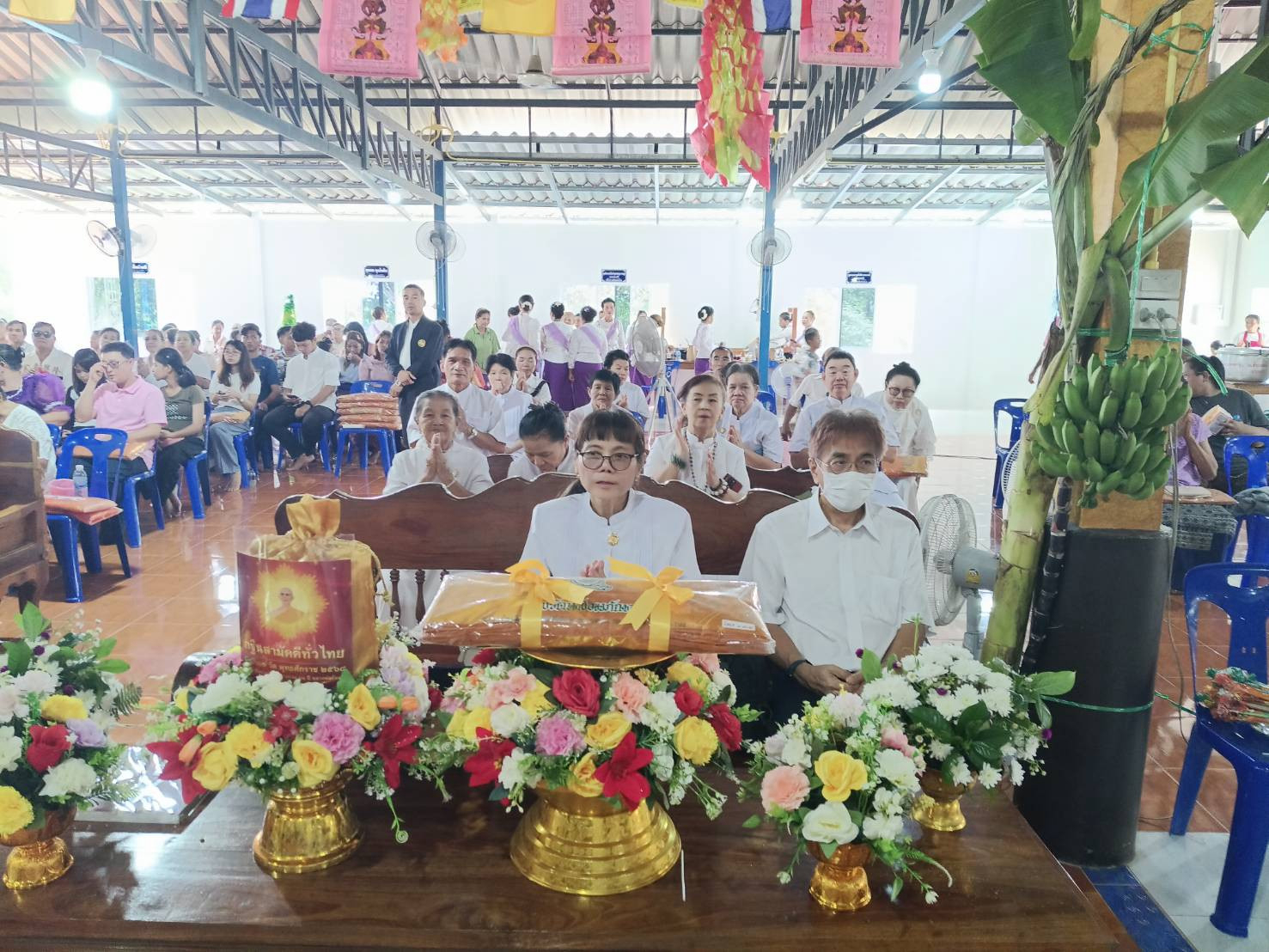 ภาพร่วมพิธีกรรมที่พักสงฆ์เขานพเก้า