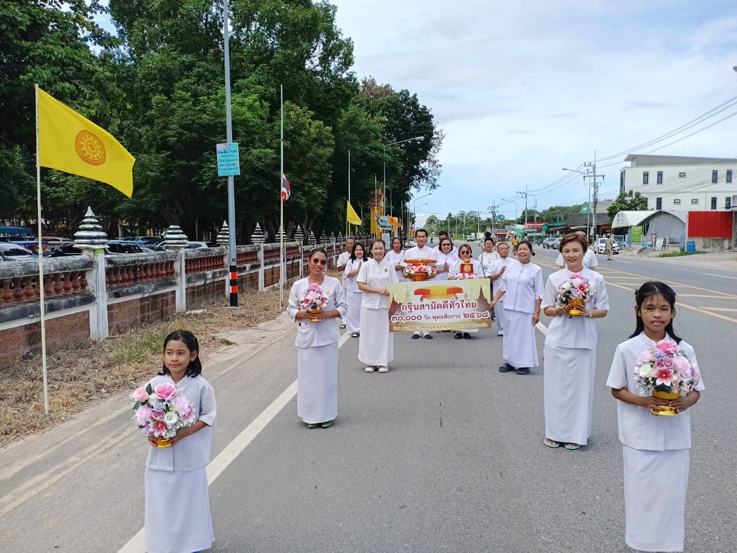 ภาพร่วมขบวนกฐินวัดตรีมิตรประดิษฐาราม