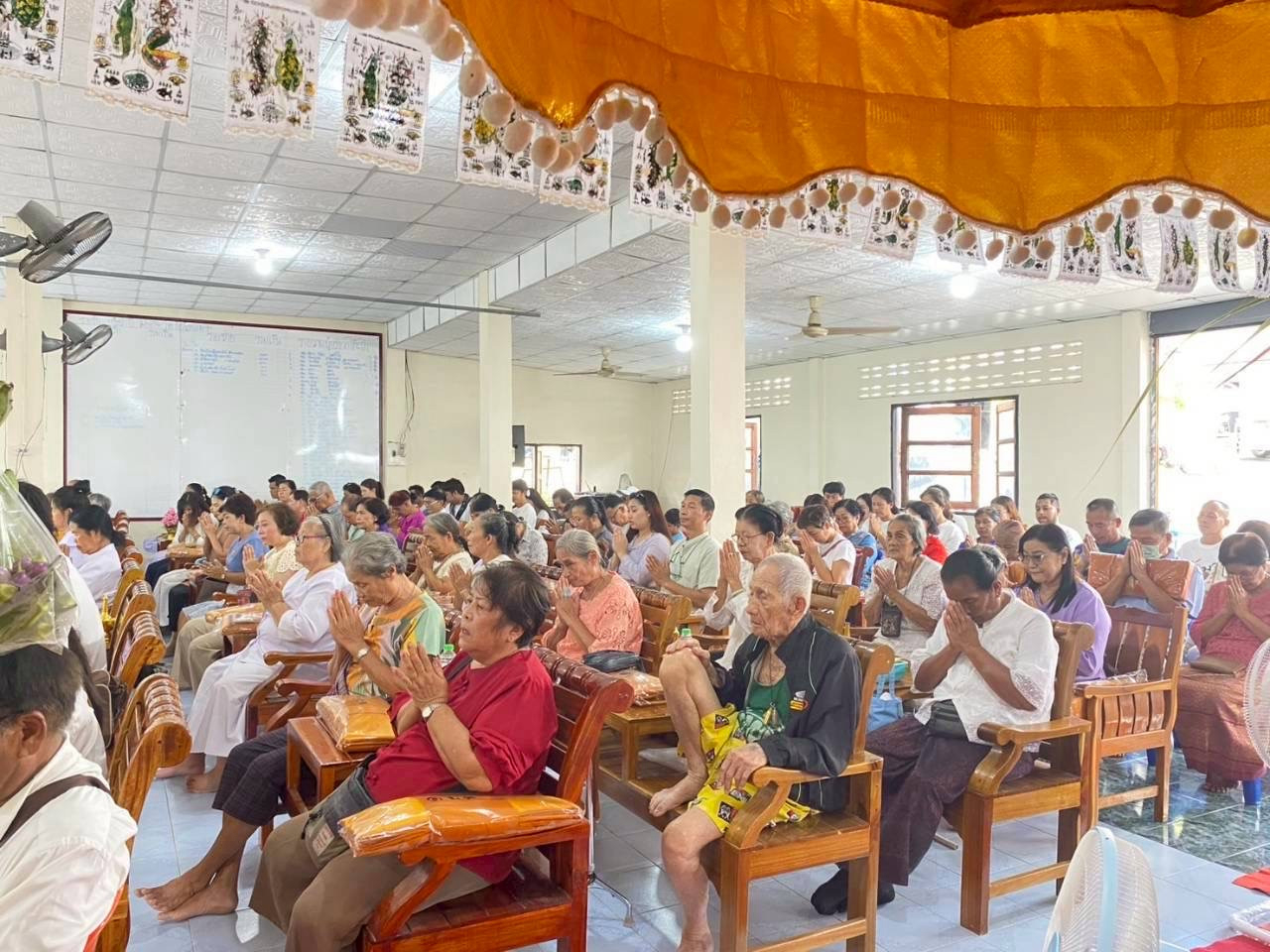 ภาพร่วมพิธีกรรมวัดเขาแหลม