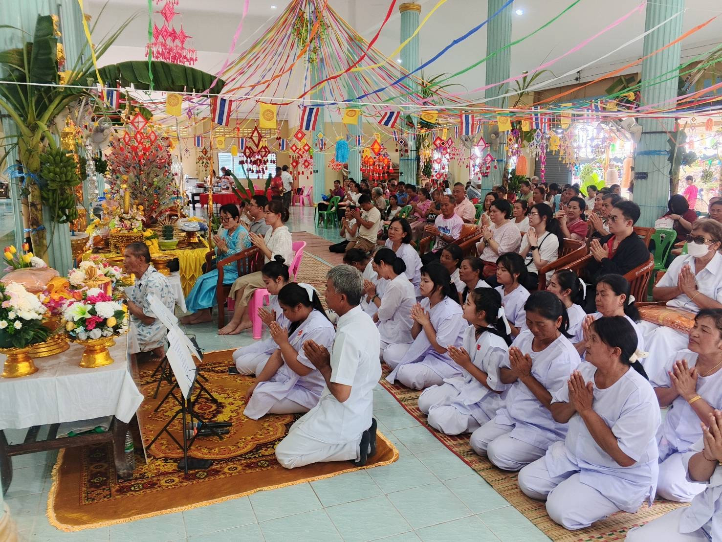 ภาพร่วมพิธีกรรมที่พักสงฆ์เนินสมบูรณ์