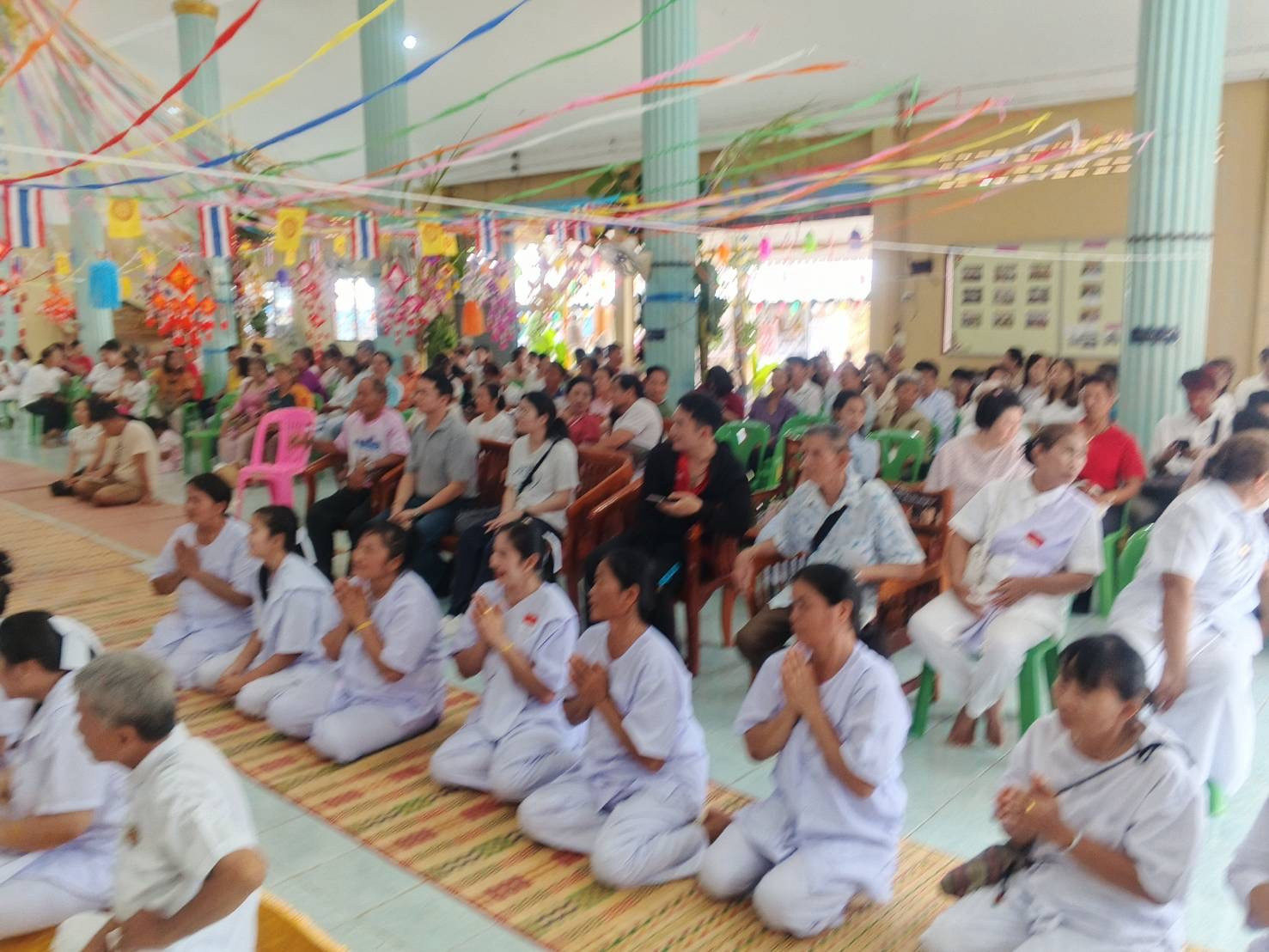 ภาพร่วมพิธีกรรมที่พักสงฆ์เนินสมบูรณ์