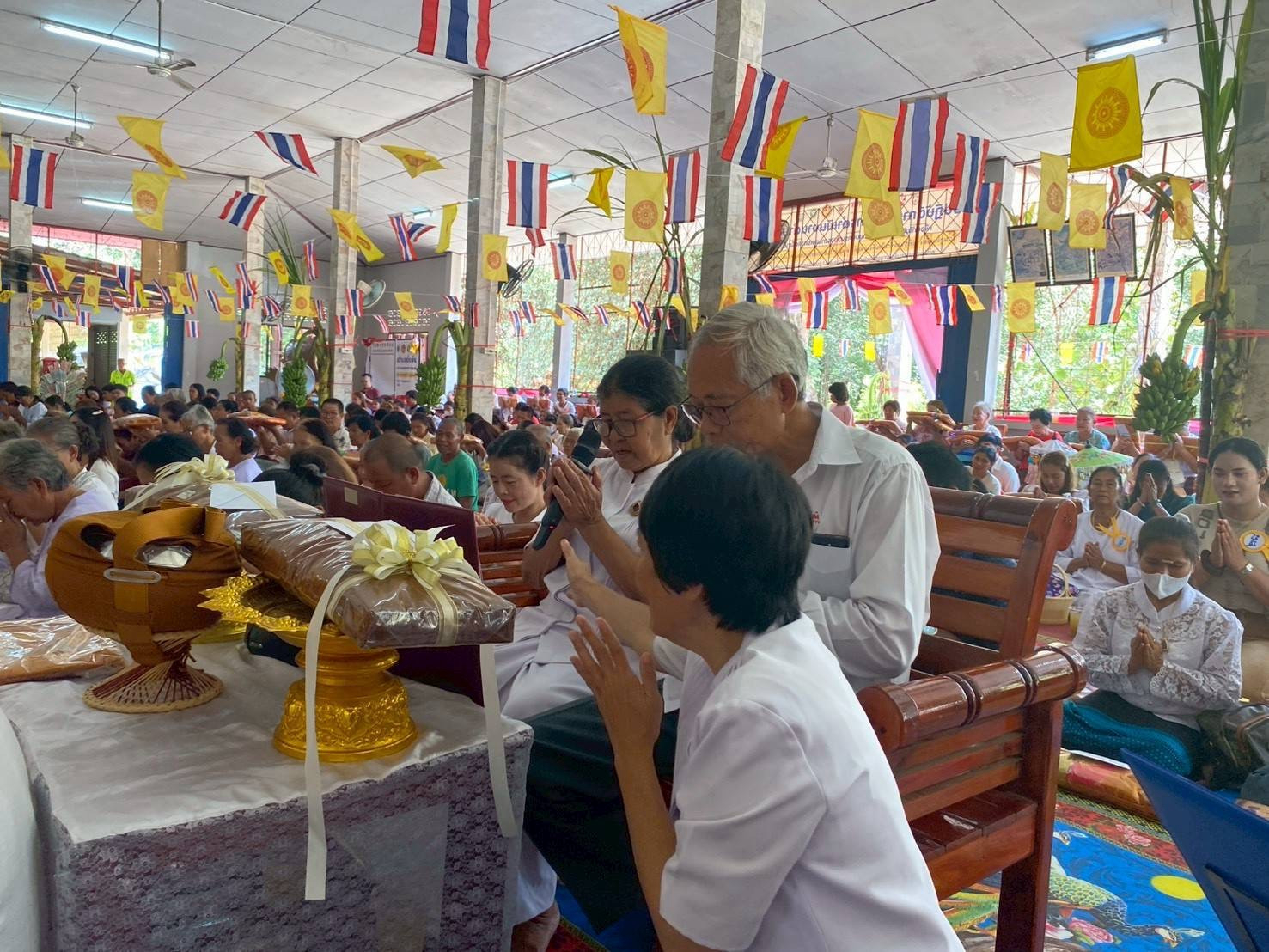 ภาพร่วมพิธีกรรมวัดภูน้ำเกลี้ยง