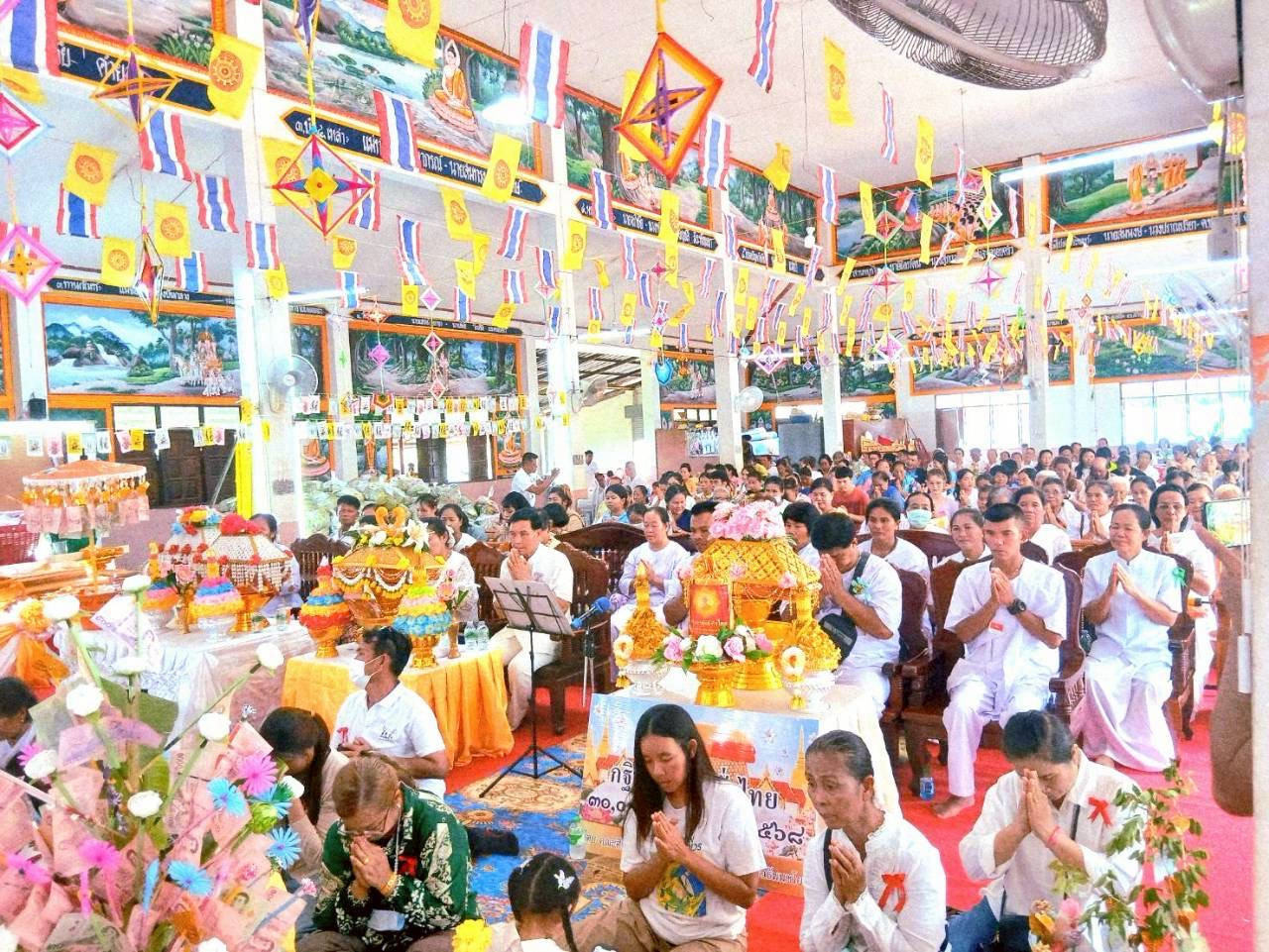 ภาพร่วมพิธีกรรมวัดน้ำคำ