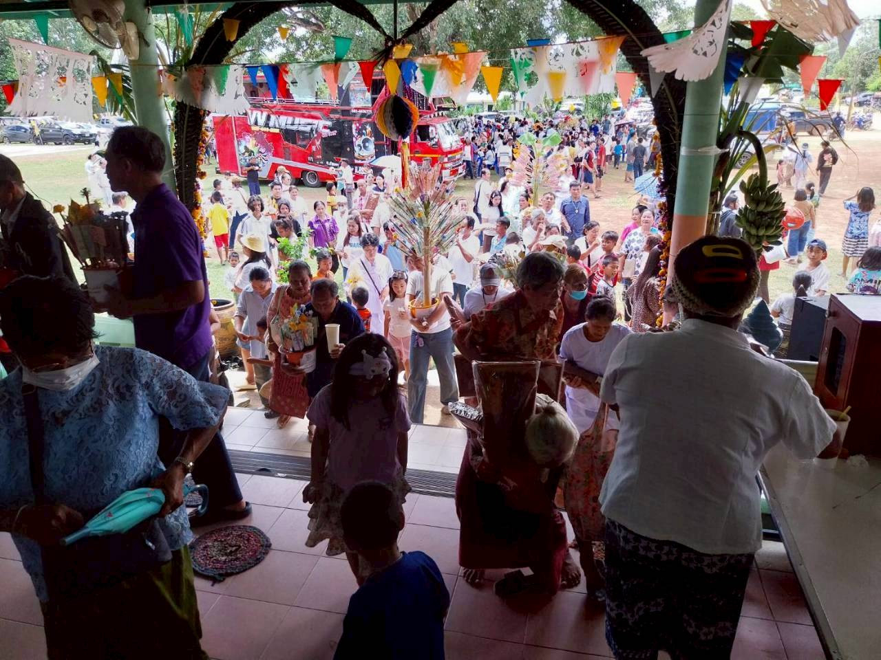 ภาพร่วมพิธีกรรมวัดหัวกุญแจ