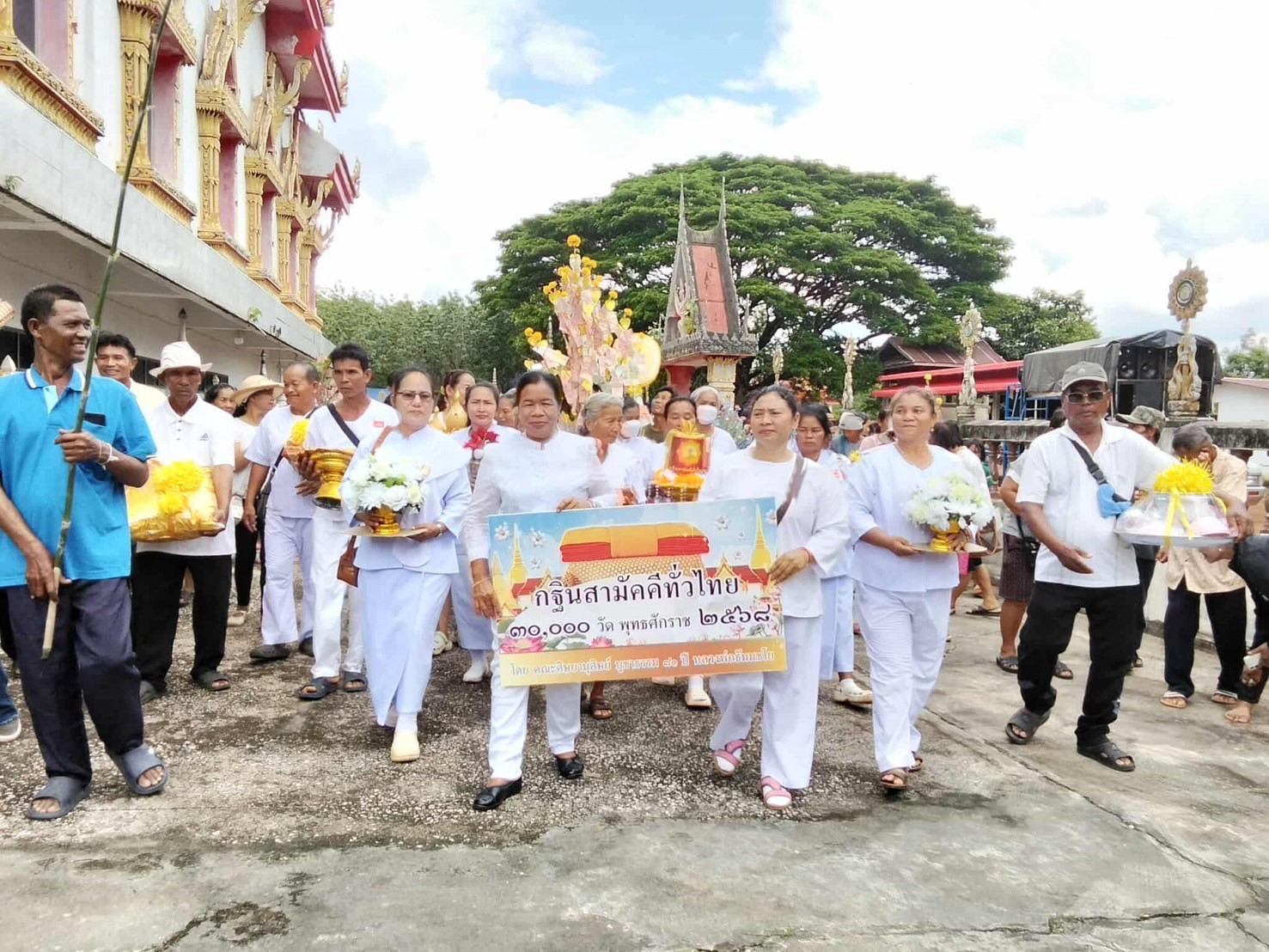ภาพร่วมขบวนกฐินวัดซับสมบูรณ์