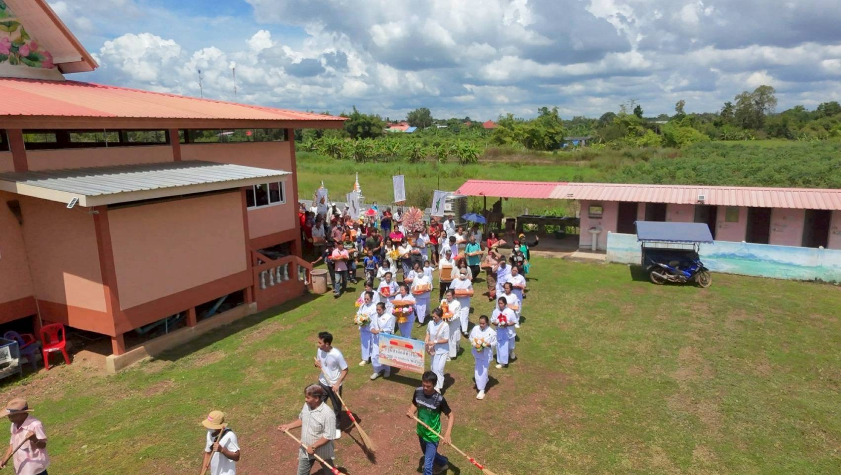 ภาพร่วมพิธีกรรมวัดใหม่มงคลธรรม