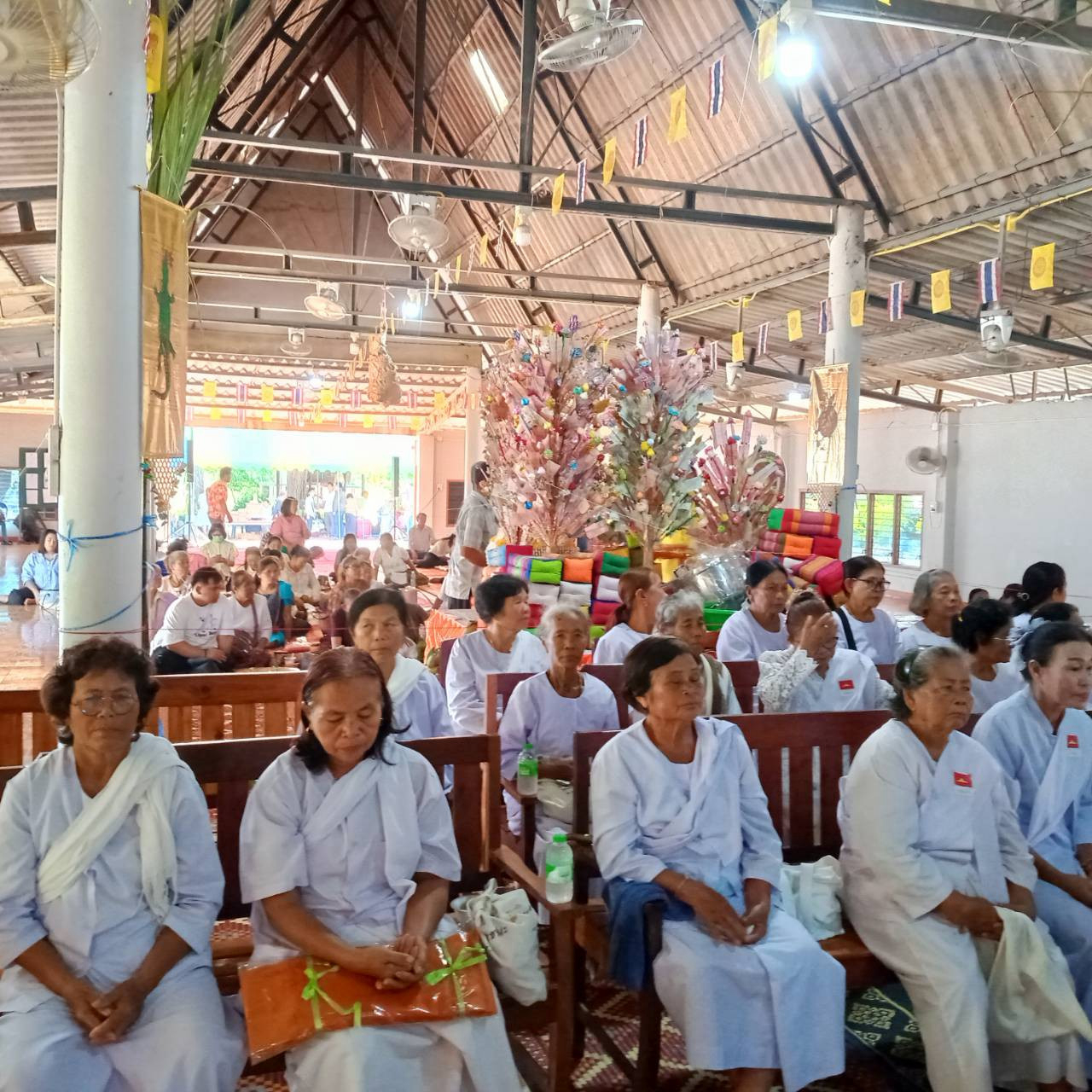 ภาพร่วมพิธีกรรมวัดเขานันทา