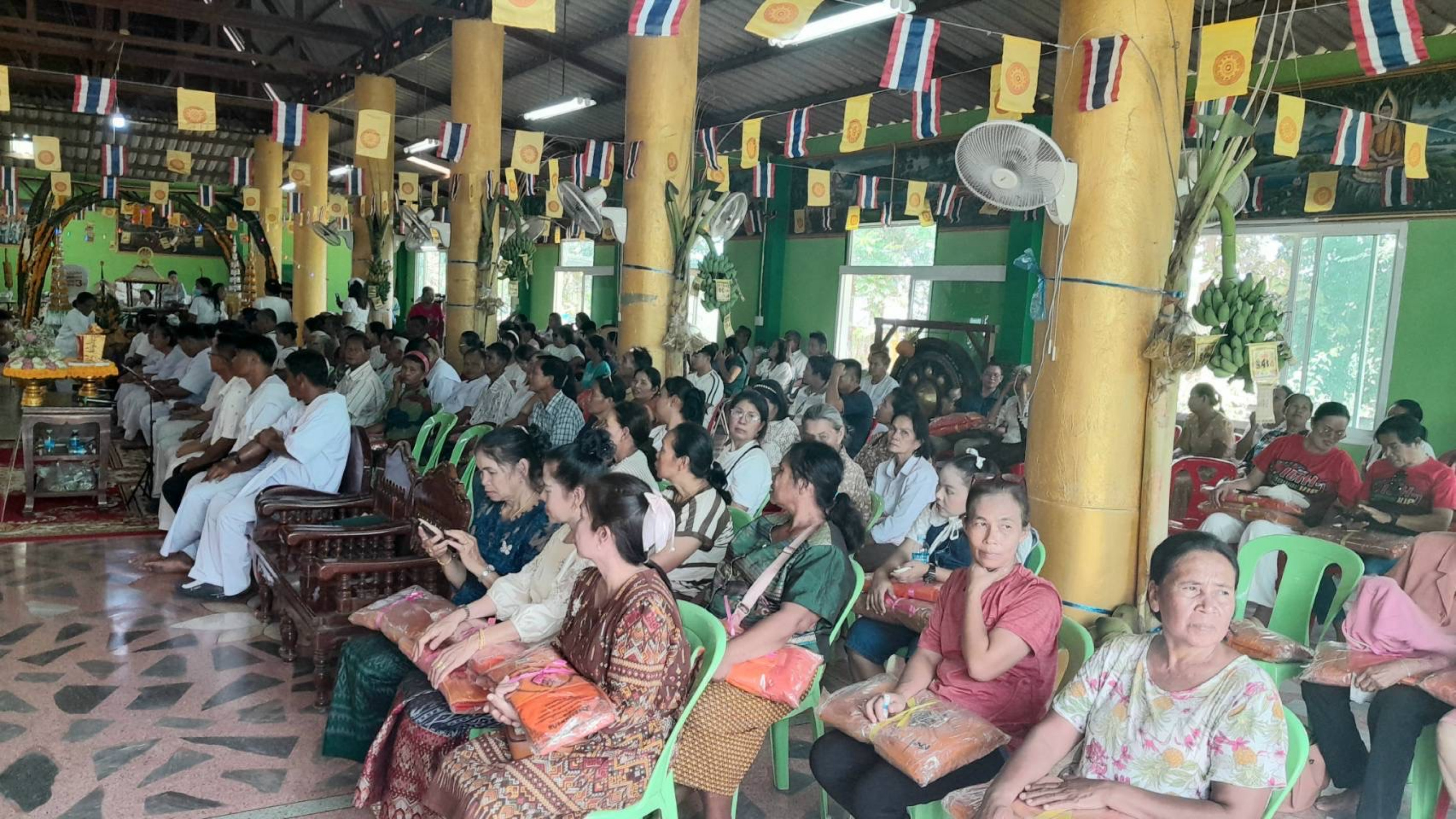 ภาพร่วมพิธีกรรมวัดหนองยาง