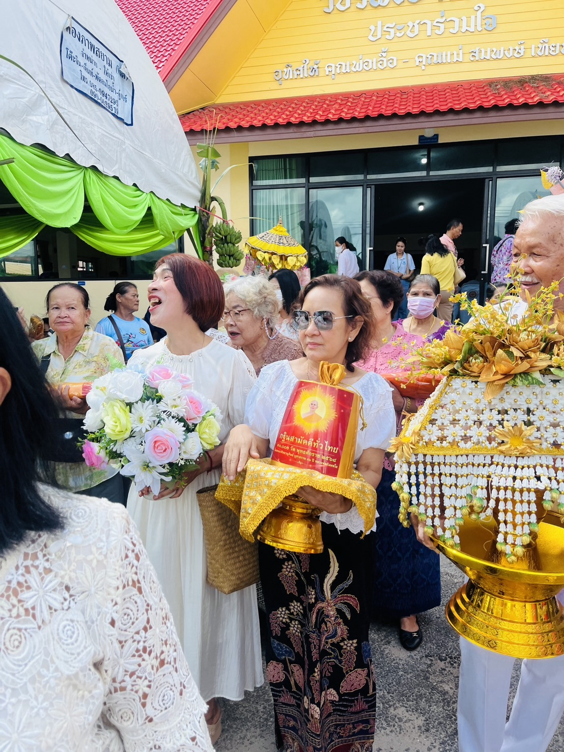 ภาพร่วมขบวนกฐินวัดนครธรรม