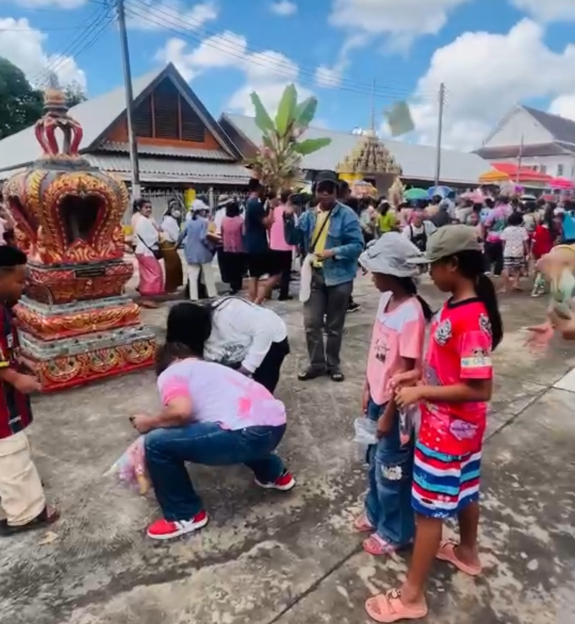 ภาพร่วมพิธีกรรมวัดนครธรรม