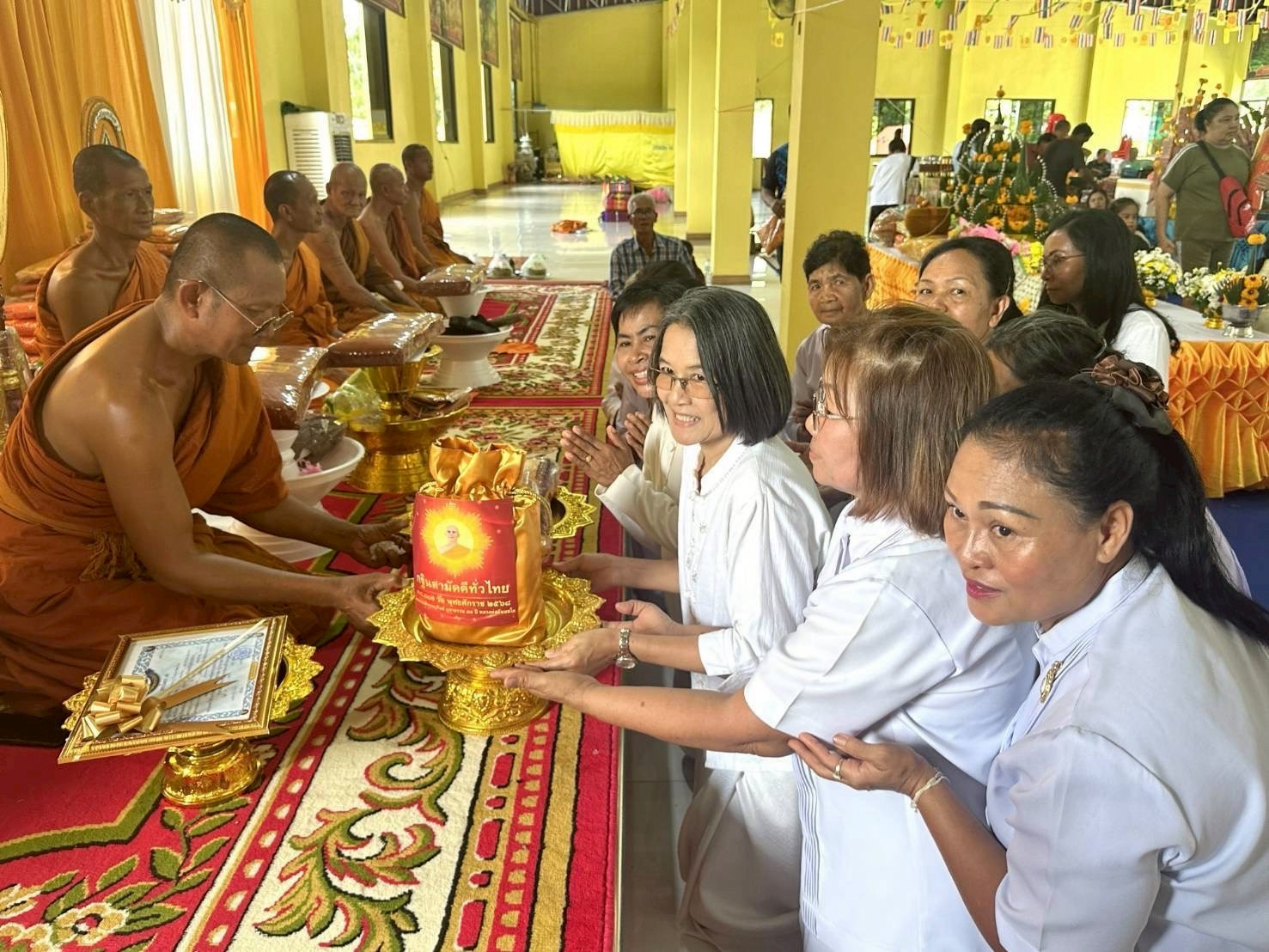 ภาพการถวายปัจจัยวัดโคคลาน