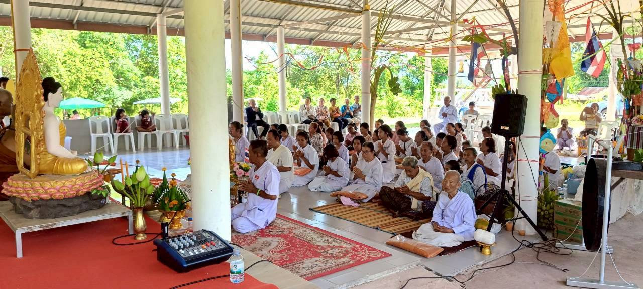 ภาพร่วมพิธีกรรมที่พักสงฆ์เย็นเจริญ