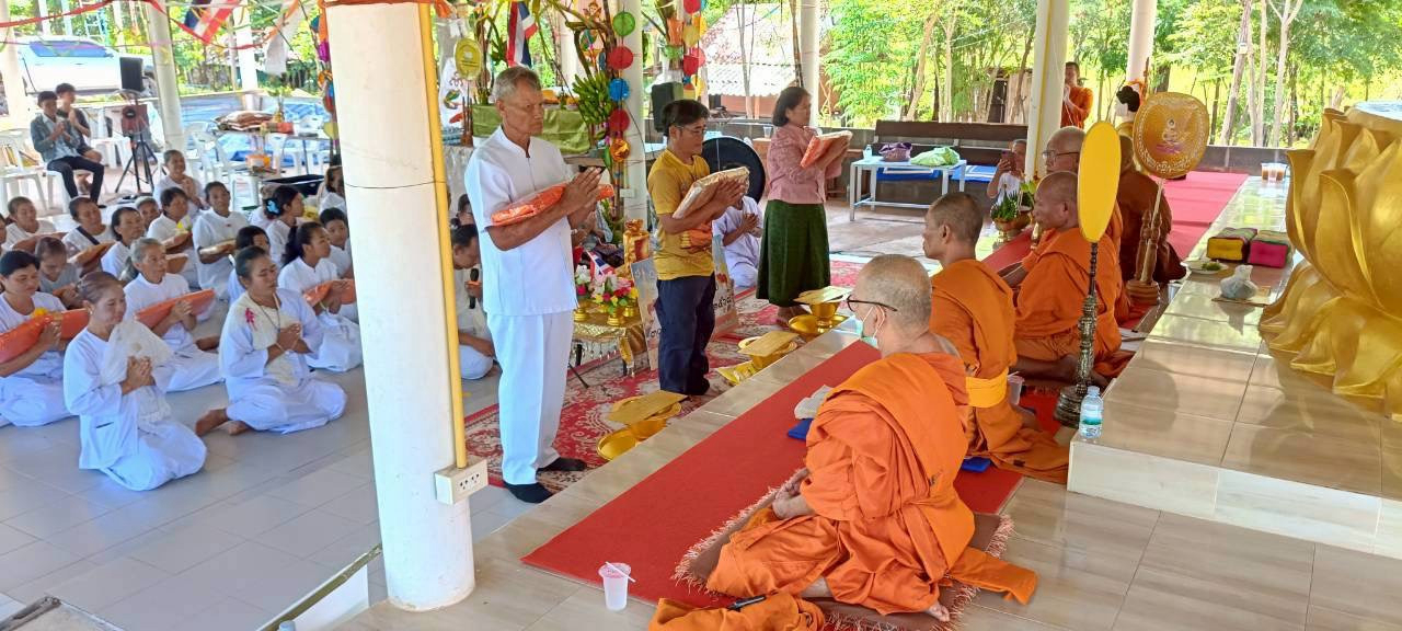 ภาพร่วมพิธีกรรมที่พักสงฆ์เย็นเจริญ