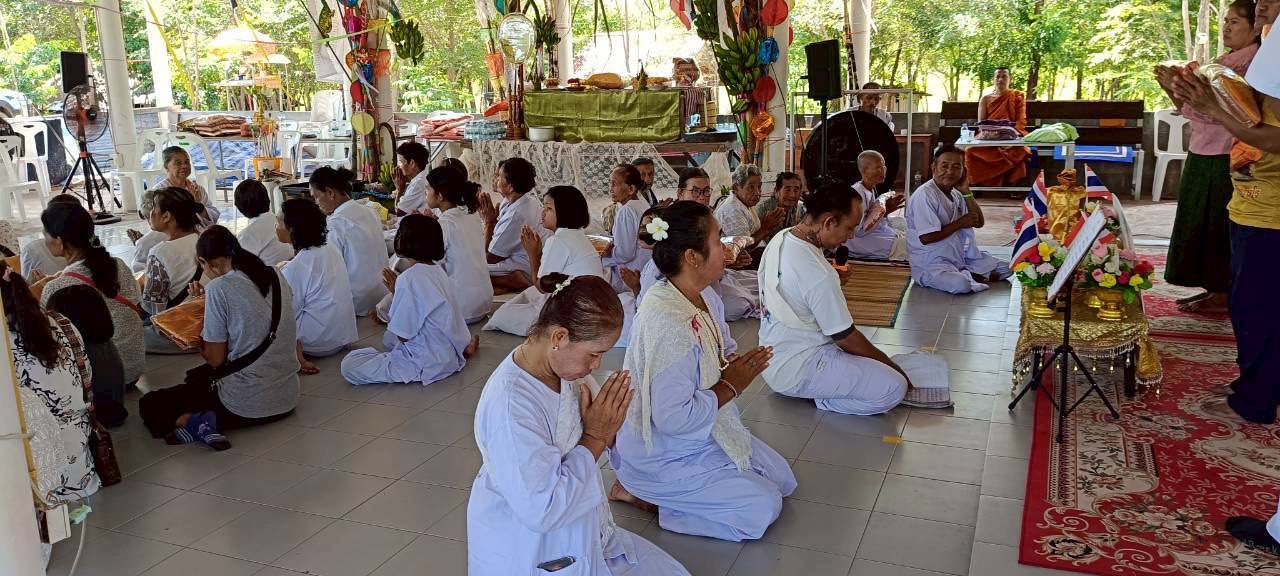 ภาพร่วมพิธีกรรมที่พักสงฆ์เย็นเจริญ