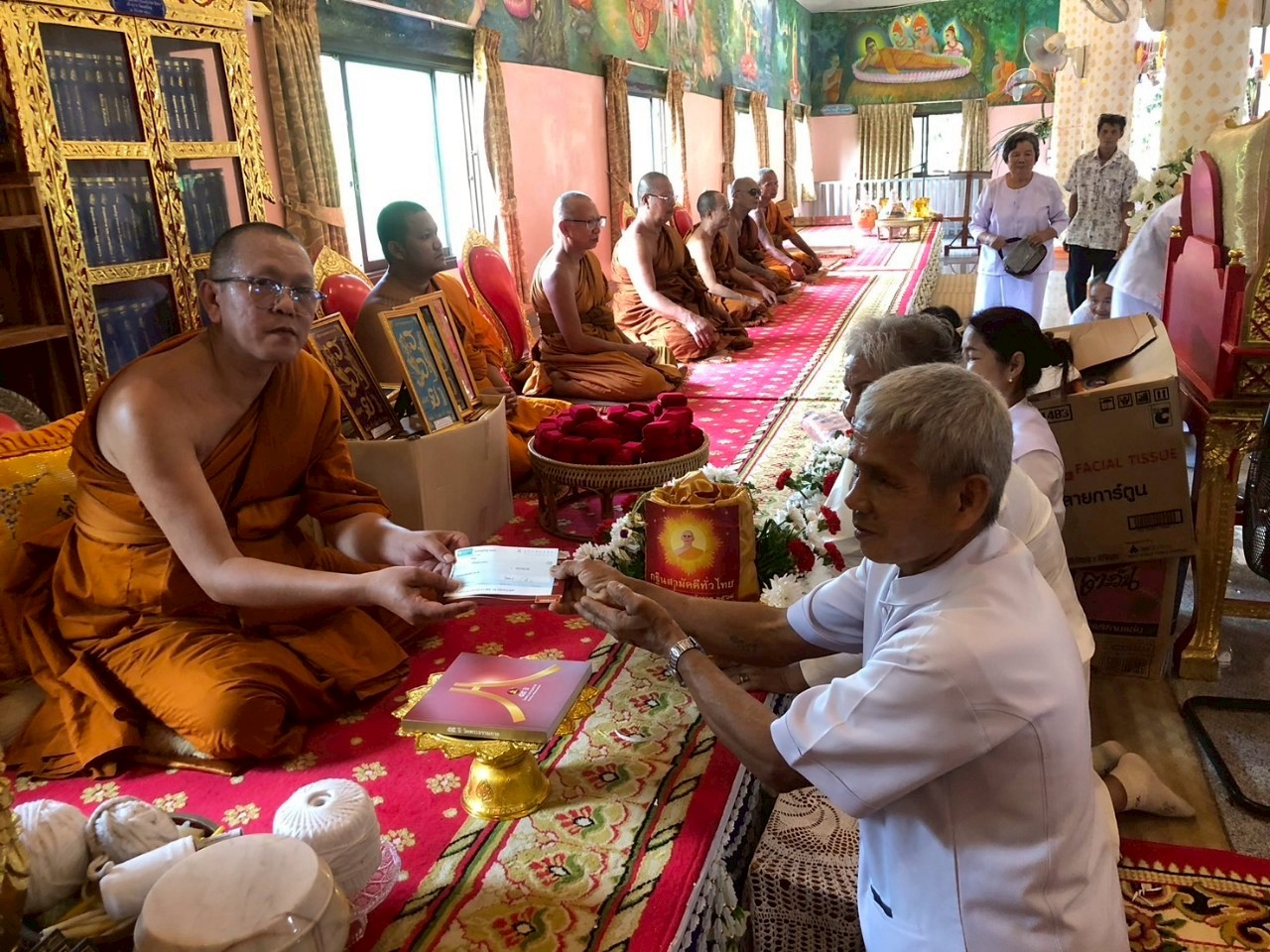 ภาพการถวายปัจจัยวัดคลองใหญ่