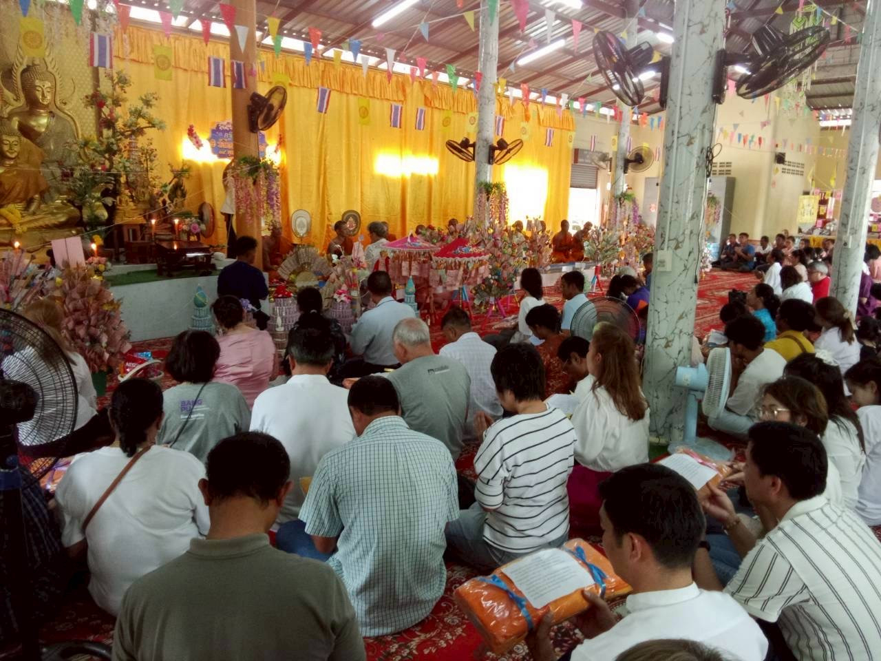 ภาพร่วมพิธีกรรมวัดไทยสมานสามัคคี