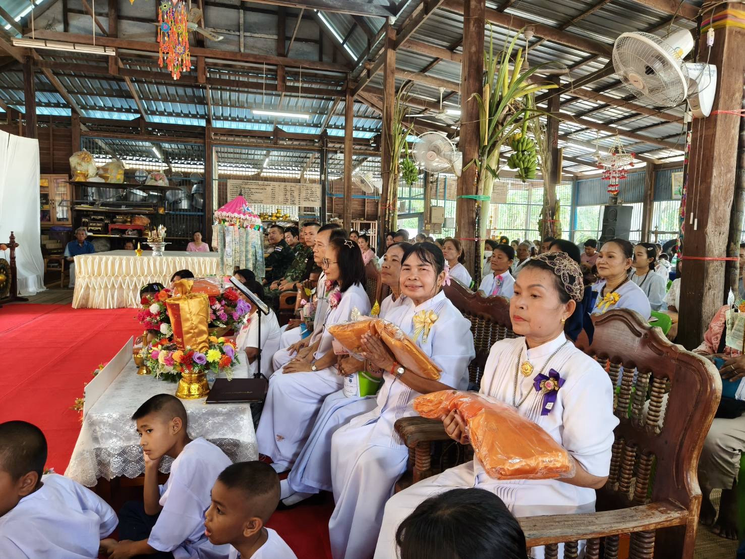 ภาพร่วมพิธีกรรมวัดกุดหิน