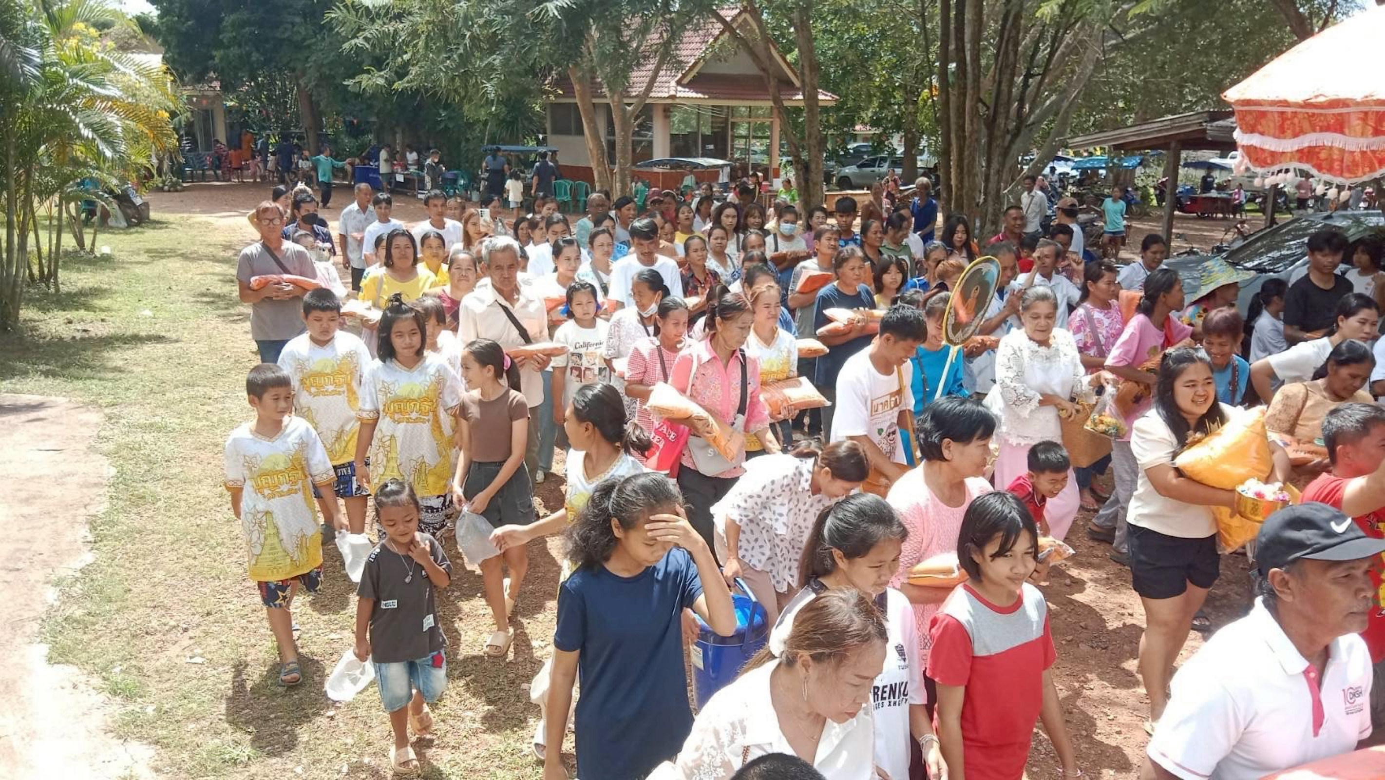 ภาพร่วมพิธีกรรมวัดหนองผักหนาม