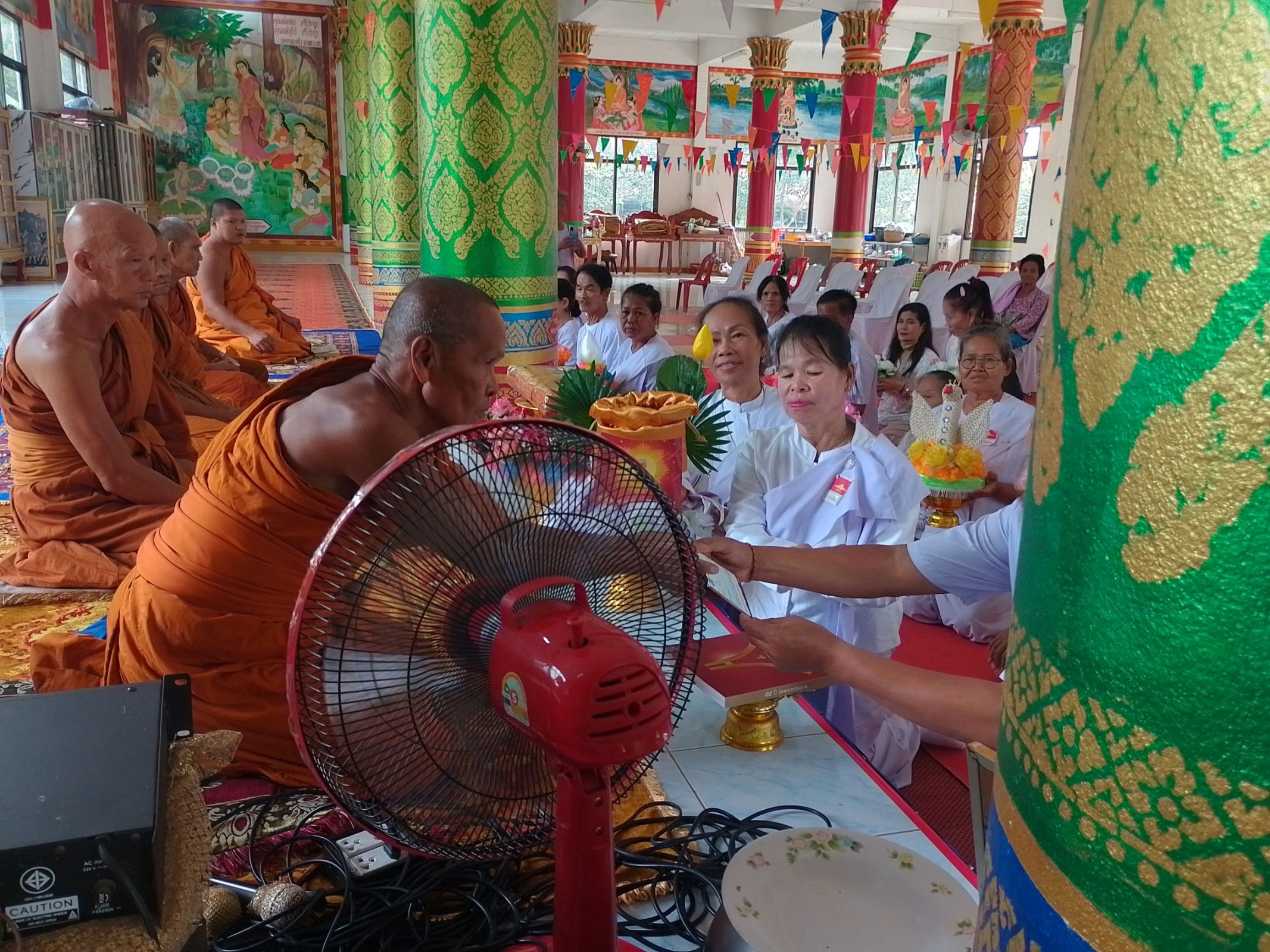 ภาพการถวายปัจจัยวัดแก่งสะเดา