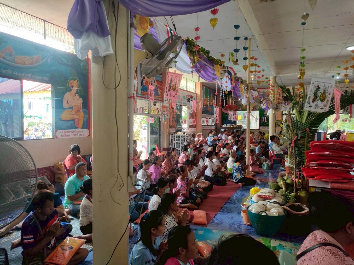 ภาพร่วมพิธีกรรมวัดเนินมะกอก