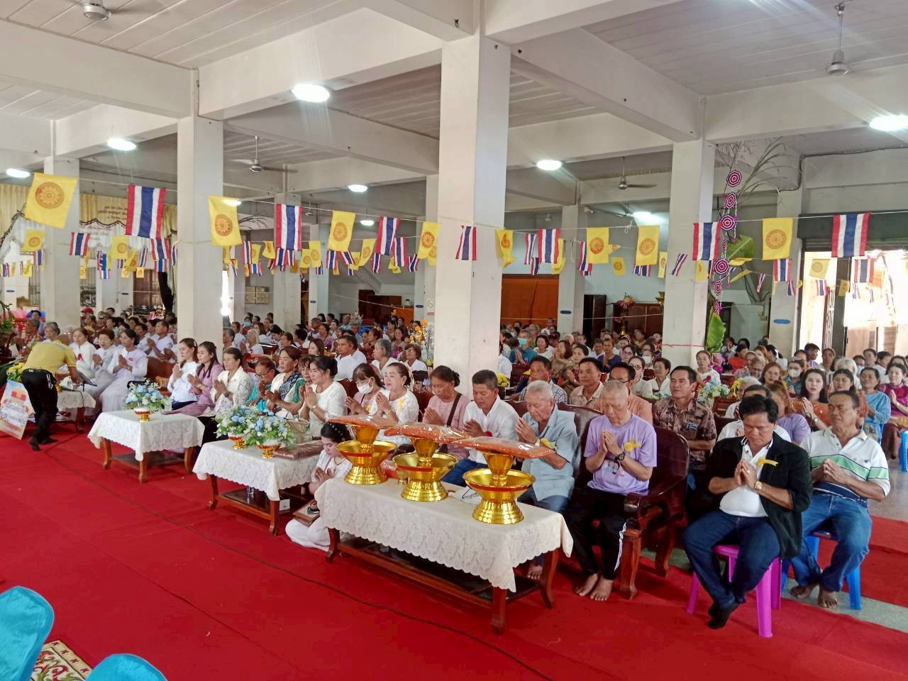 ภาพร่วมพิธีกรรมวัดเจริญสุข