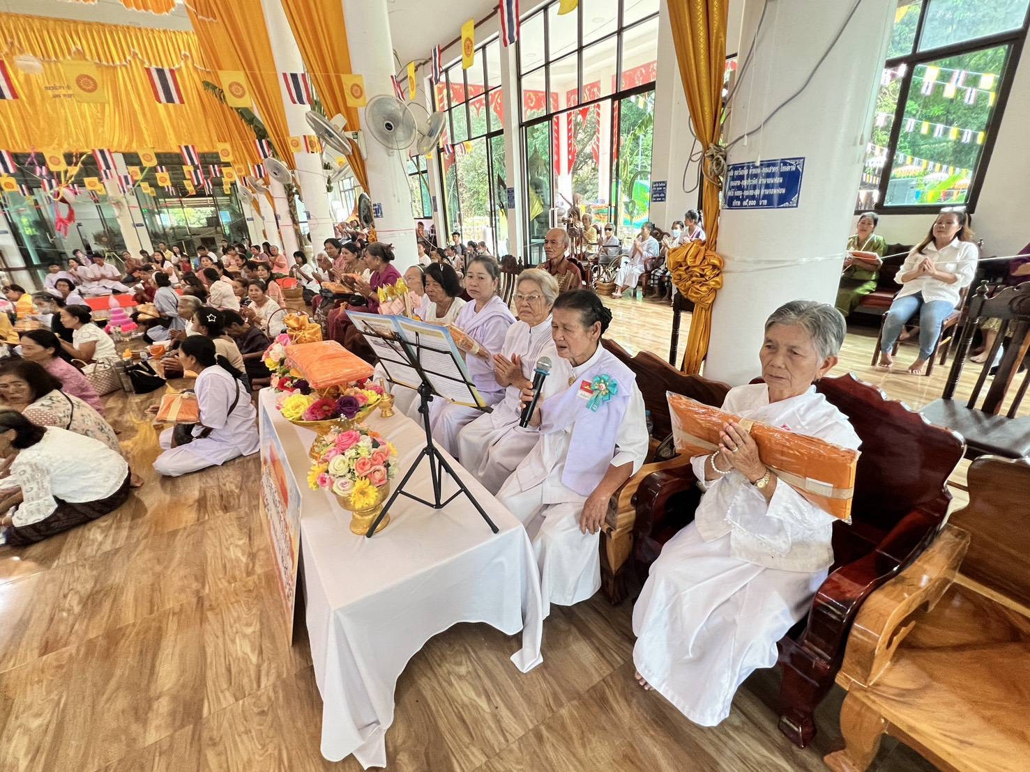 ภาพร่วมพิธีกรรมวัดวิหารธรรม