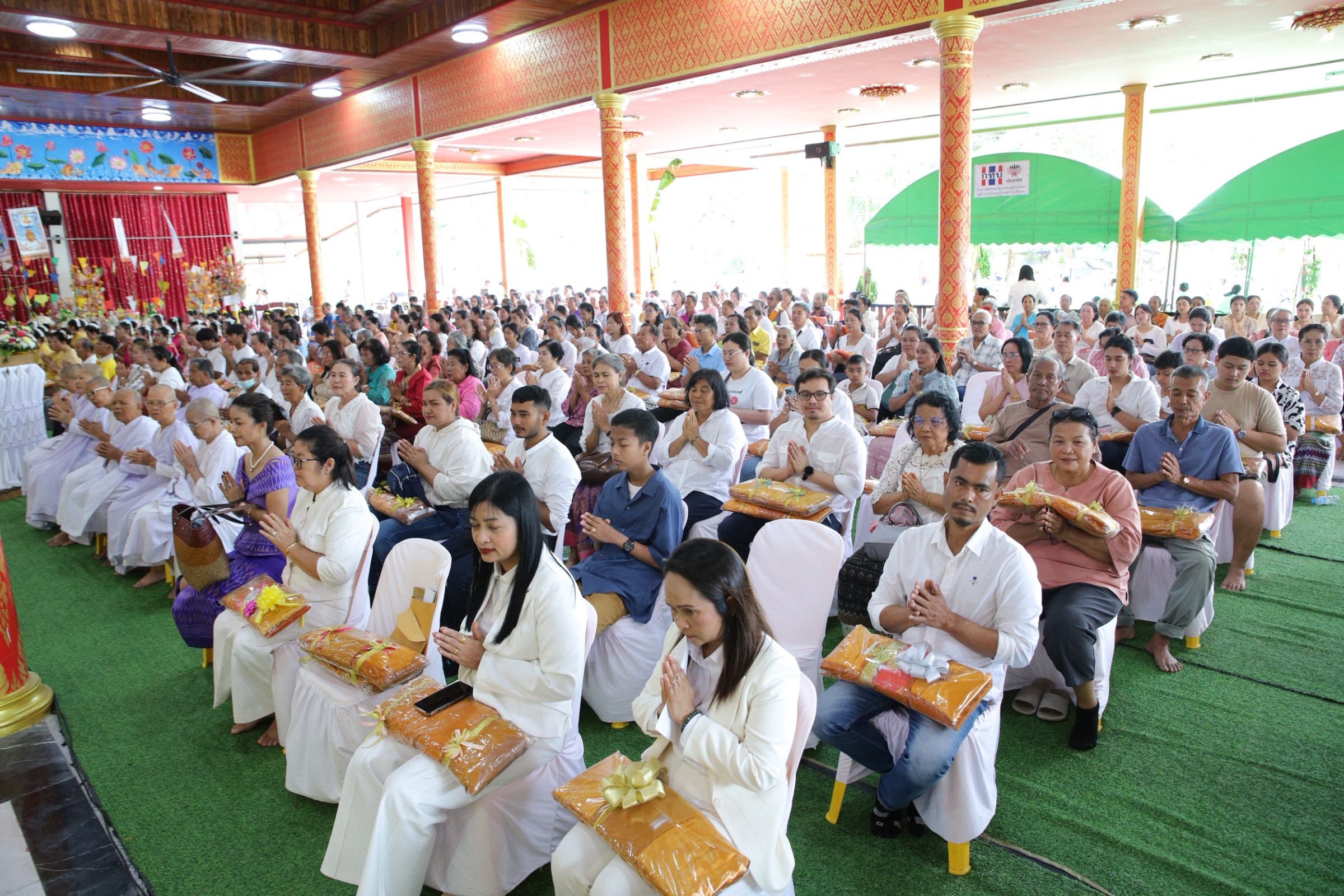ภาพร่วมพิธีกรรมวัดถ้ำห้วยกลาง