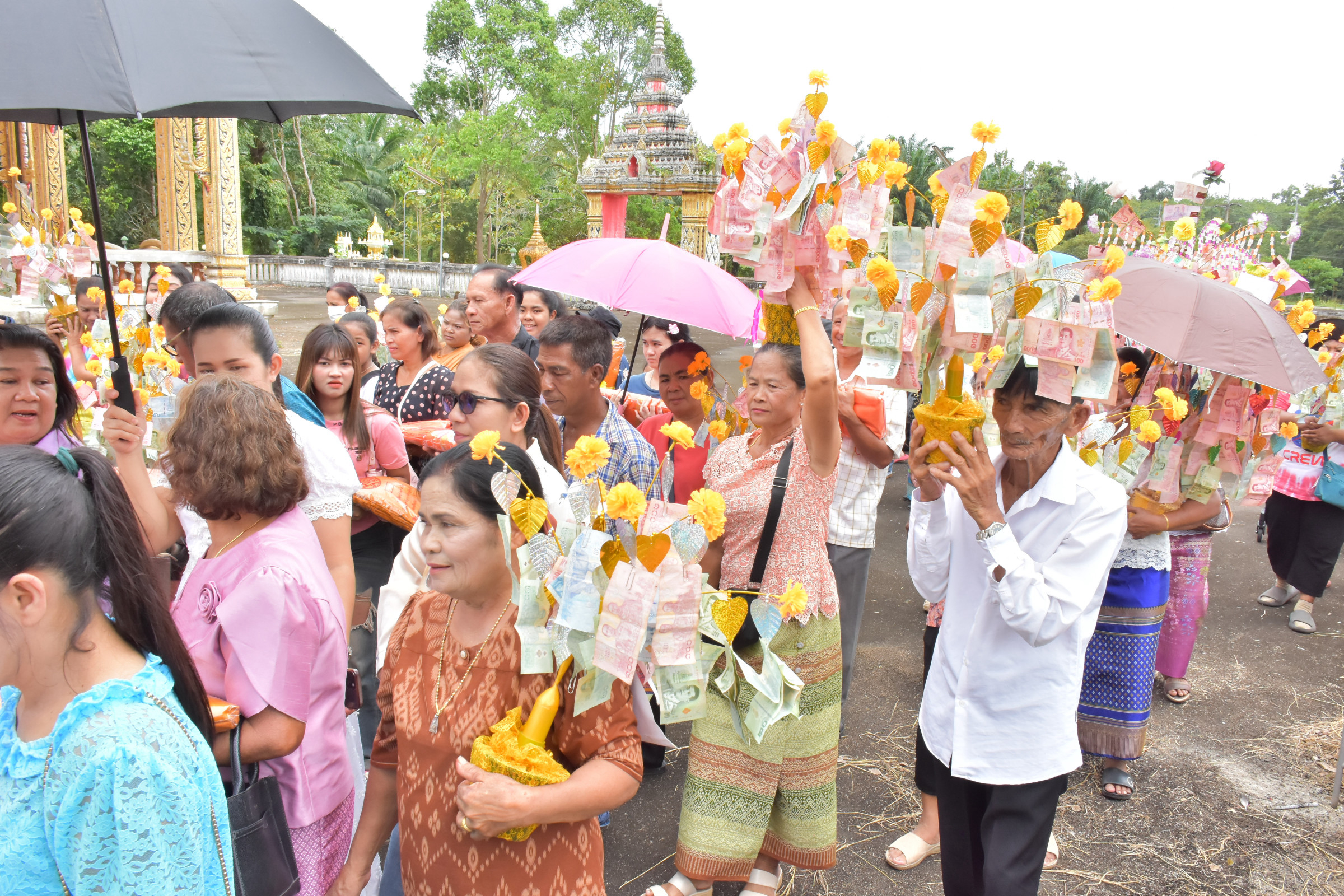 ภาพร่วมพิธีกรรมวัดถ้ำเขาพลู