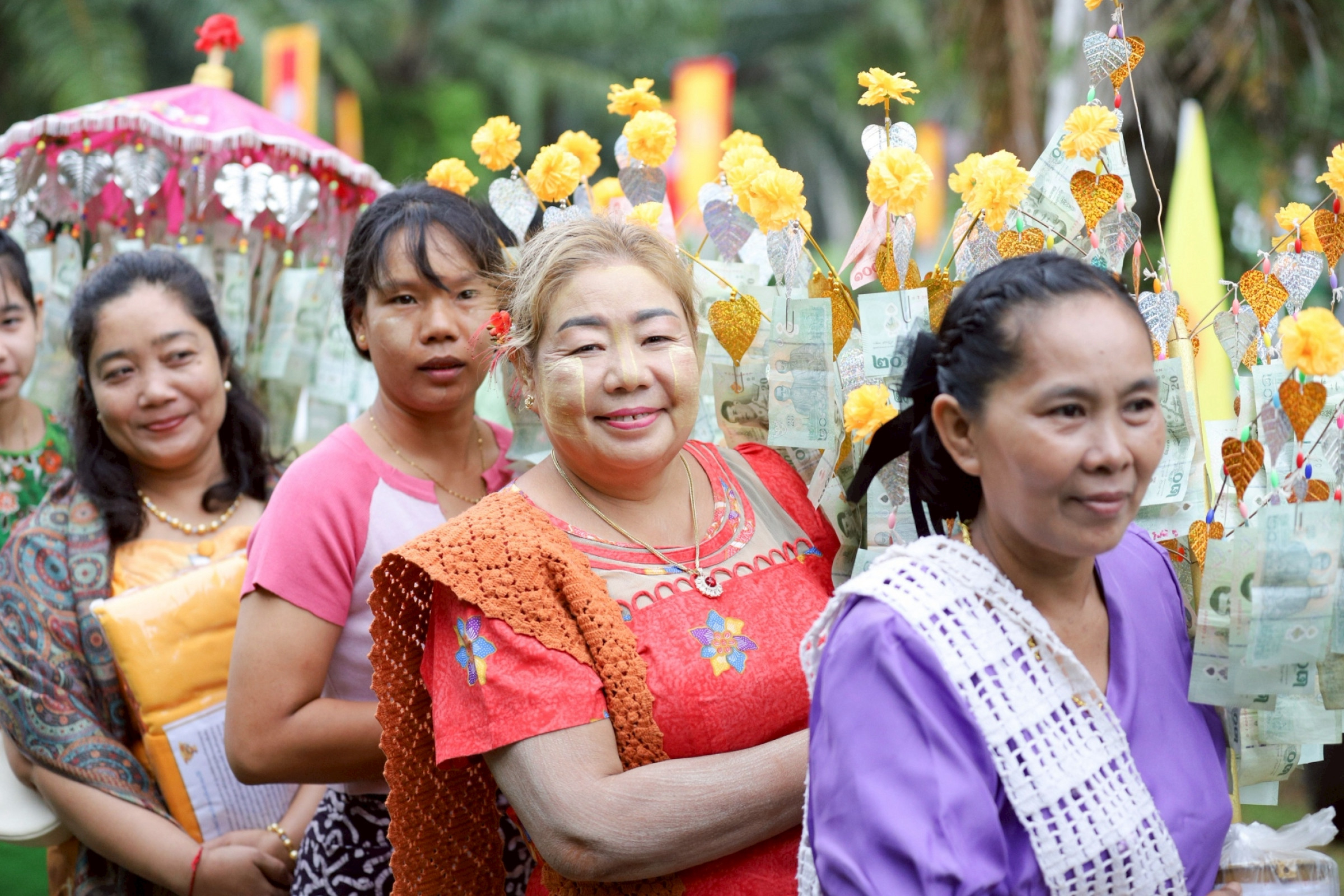 ภาพร่วมพิธีกรรมศูนย์ปฏิบัติธรรมชุมพร