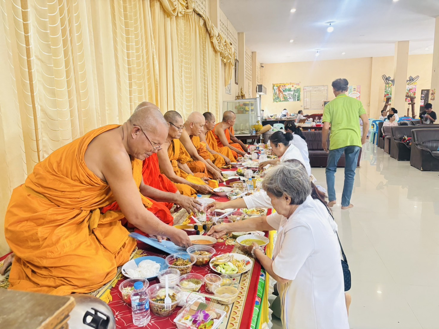 ภาพร่วมพิธีกรรมวัดธัมมัง