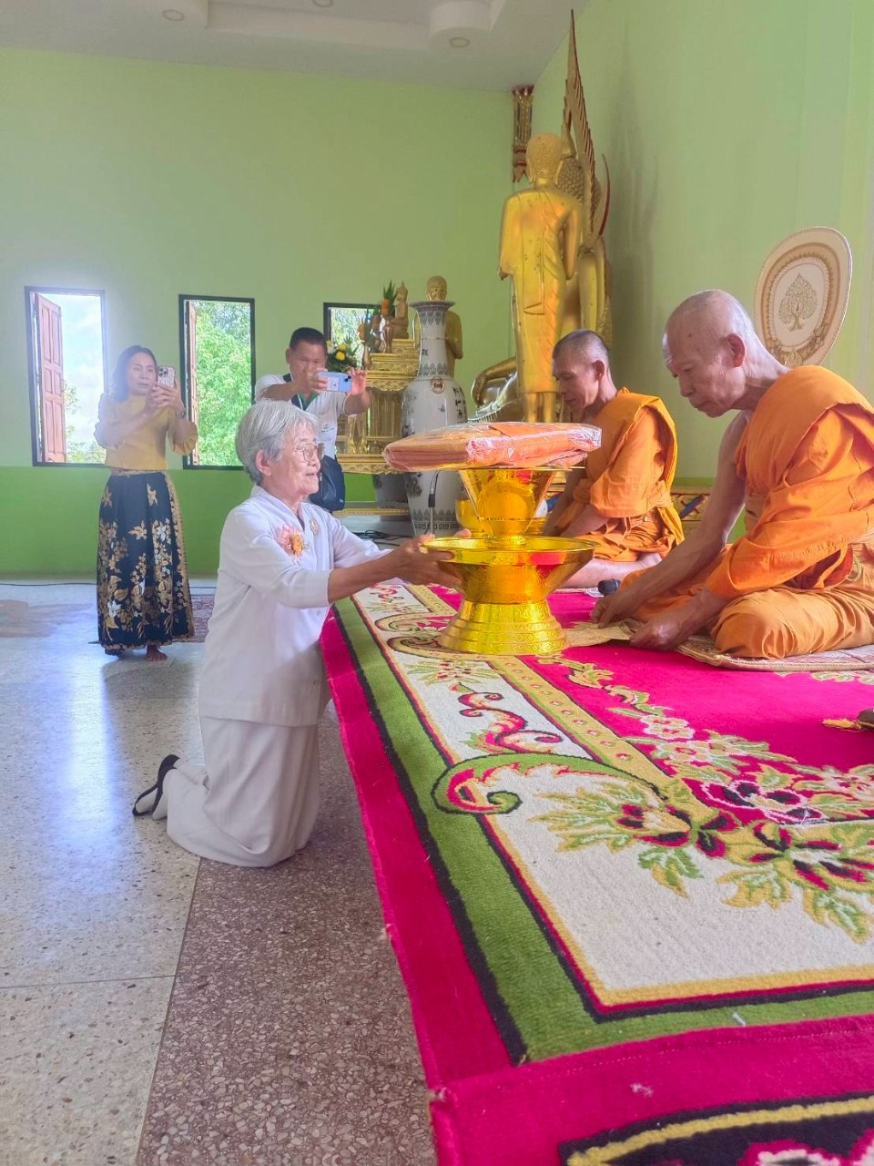 ภาพร่วมพิธีกรรมวัดมาบอำมฤต