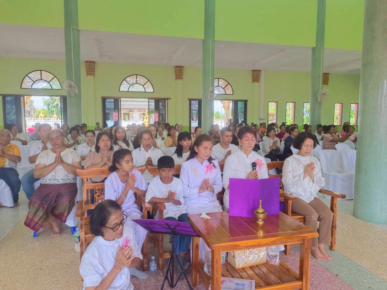 ภาพร่วมพิธีกรรมวัดมาบอำมฤต