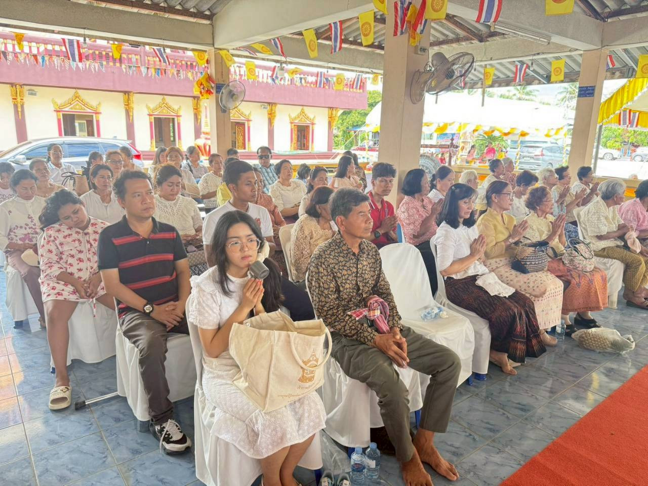 ภาพร่วมพิธีกรรมวัดหัวเกาะรุ้ง