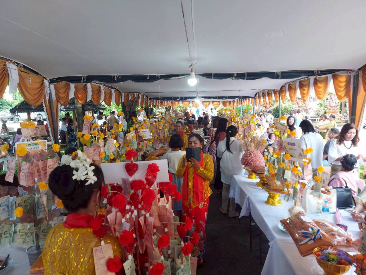 ภาพร่วมพิธีกรรมวัดเขาพนมไตรรัตน์