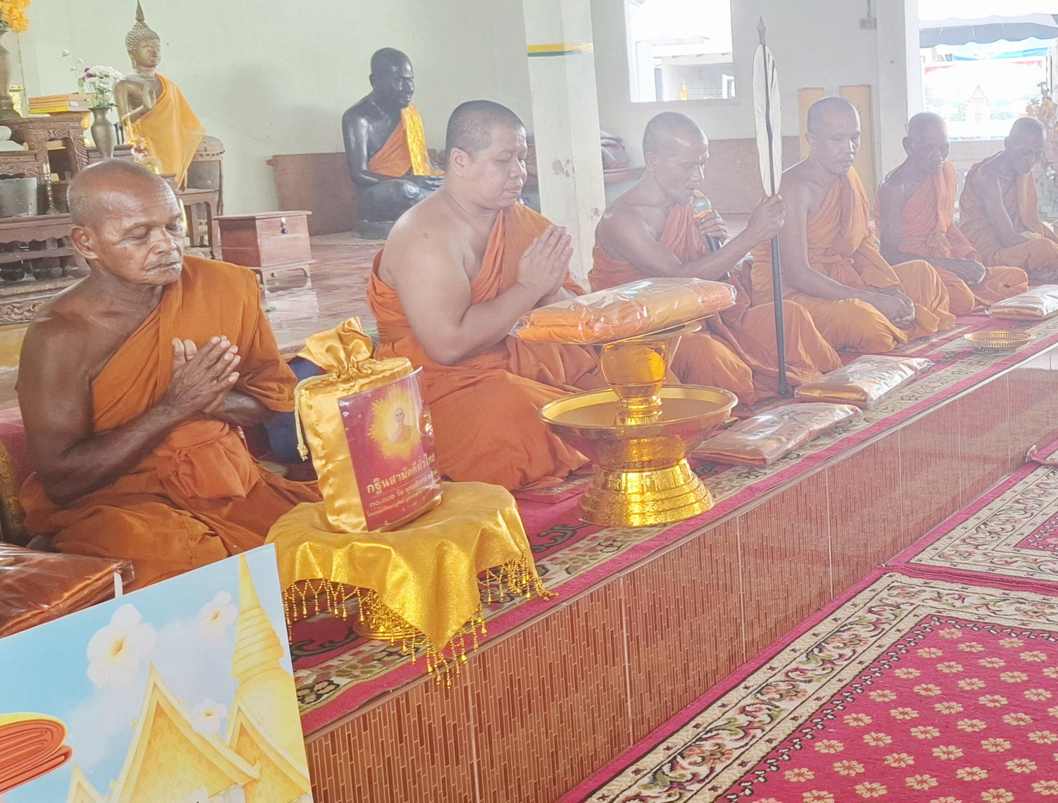 ภาพร่วมพิธีกรรมวัดทุ่งน้อย