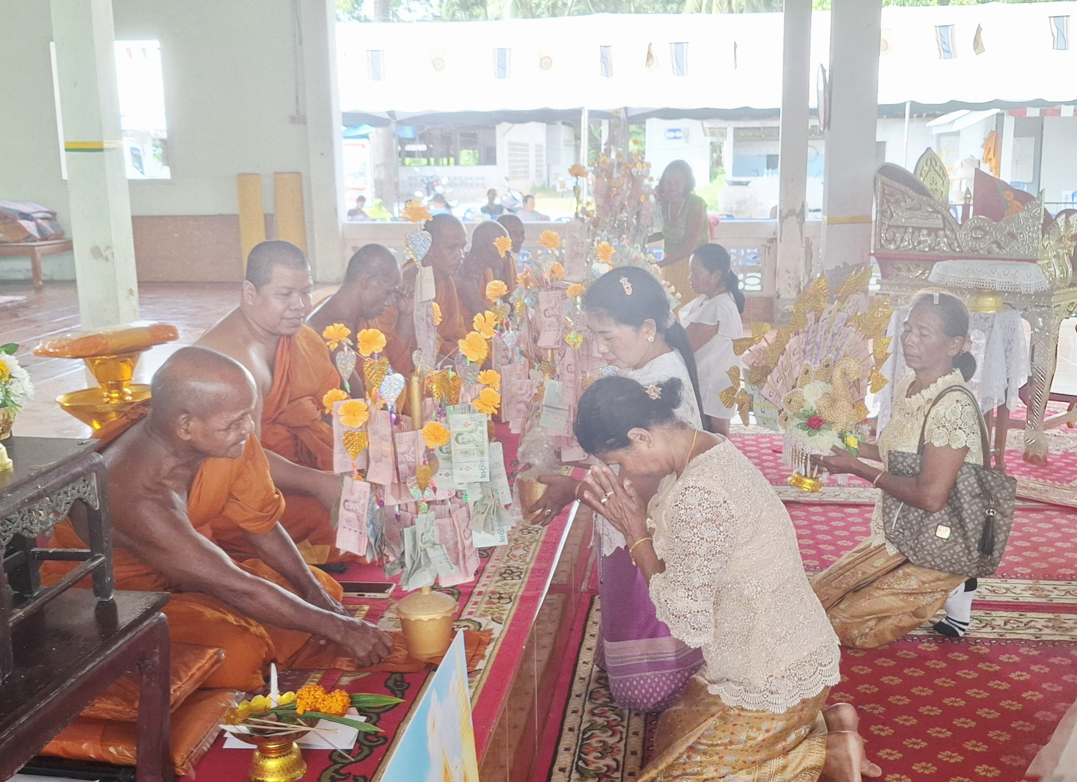 ภาพร่วมพิธีกรรมวัดทุ่งน้อย