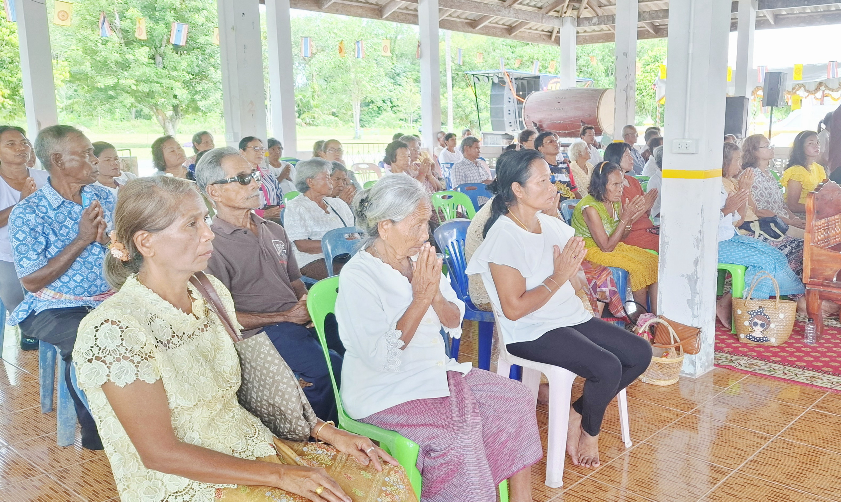 ภาพร่วมพิธีกรรมวัดทุ่งน้อย