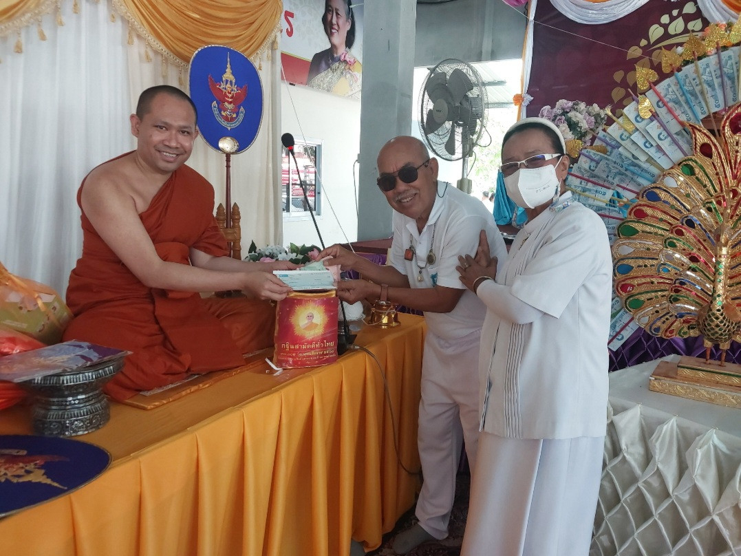 ภาพการถวายปัจจัยวัดสนธิ์