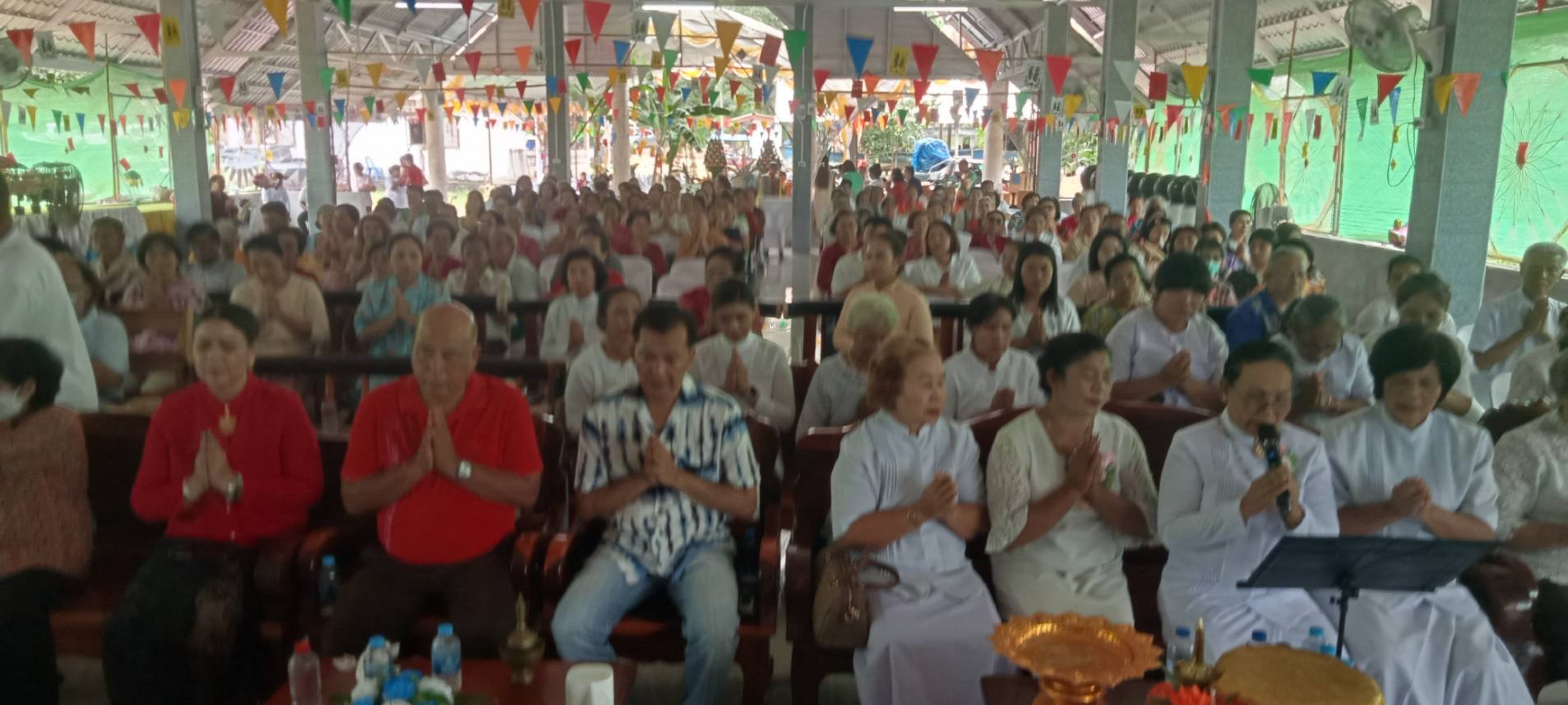 ภาพร่วมพิธีกรรมวัดอ่าวเวก