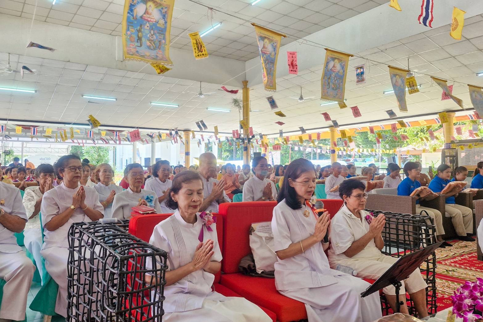 ภาพร่วมพิธีกรรมที่พักสงฆ์บ้านปากวีป