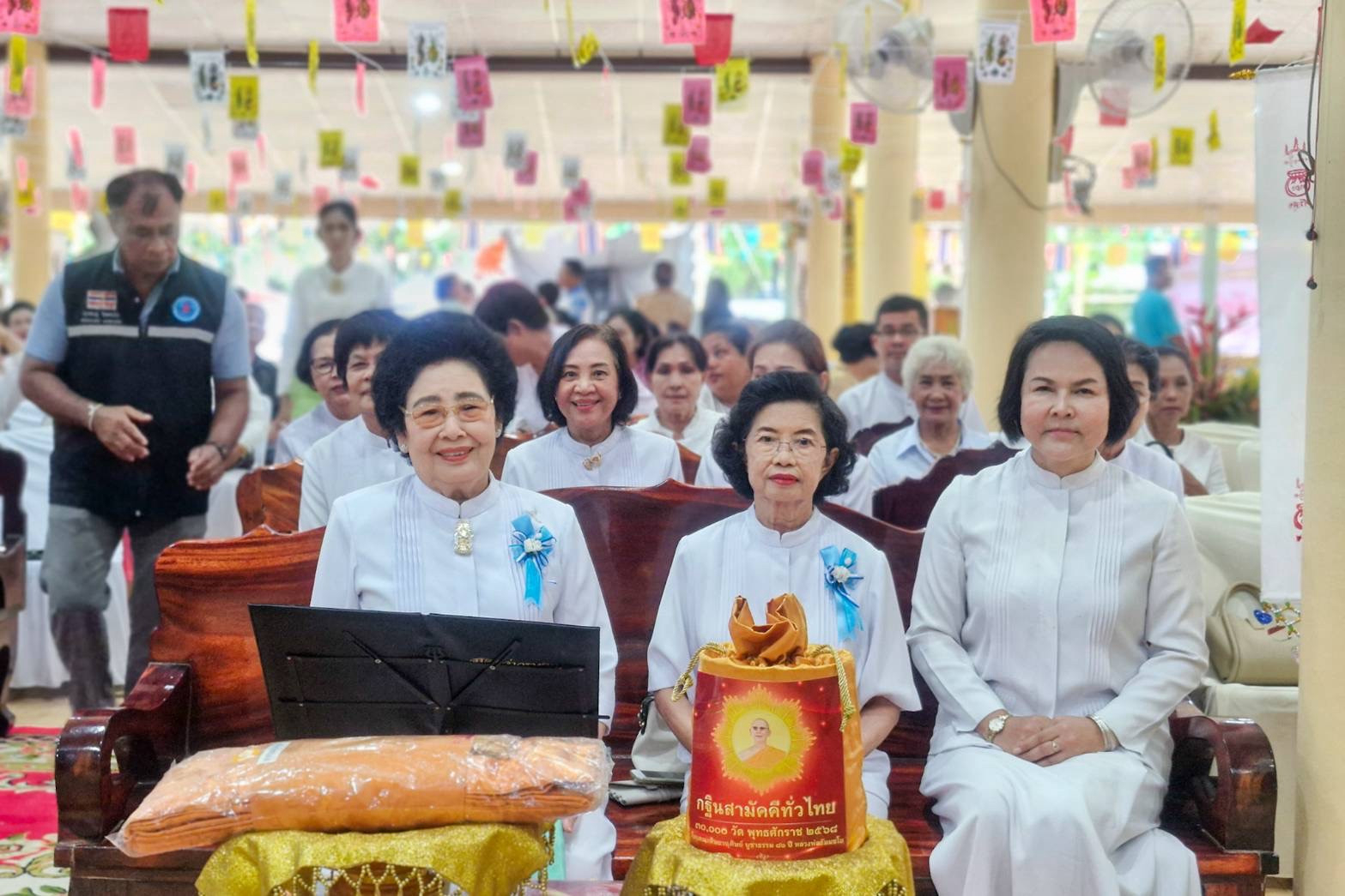 ภาพร่วมพิธีกรรมที่พักสงฆ์ทุ่งละออง