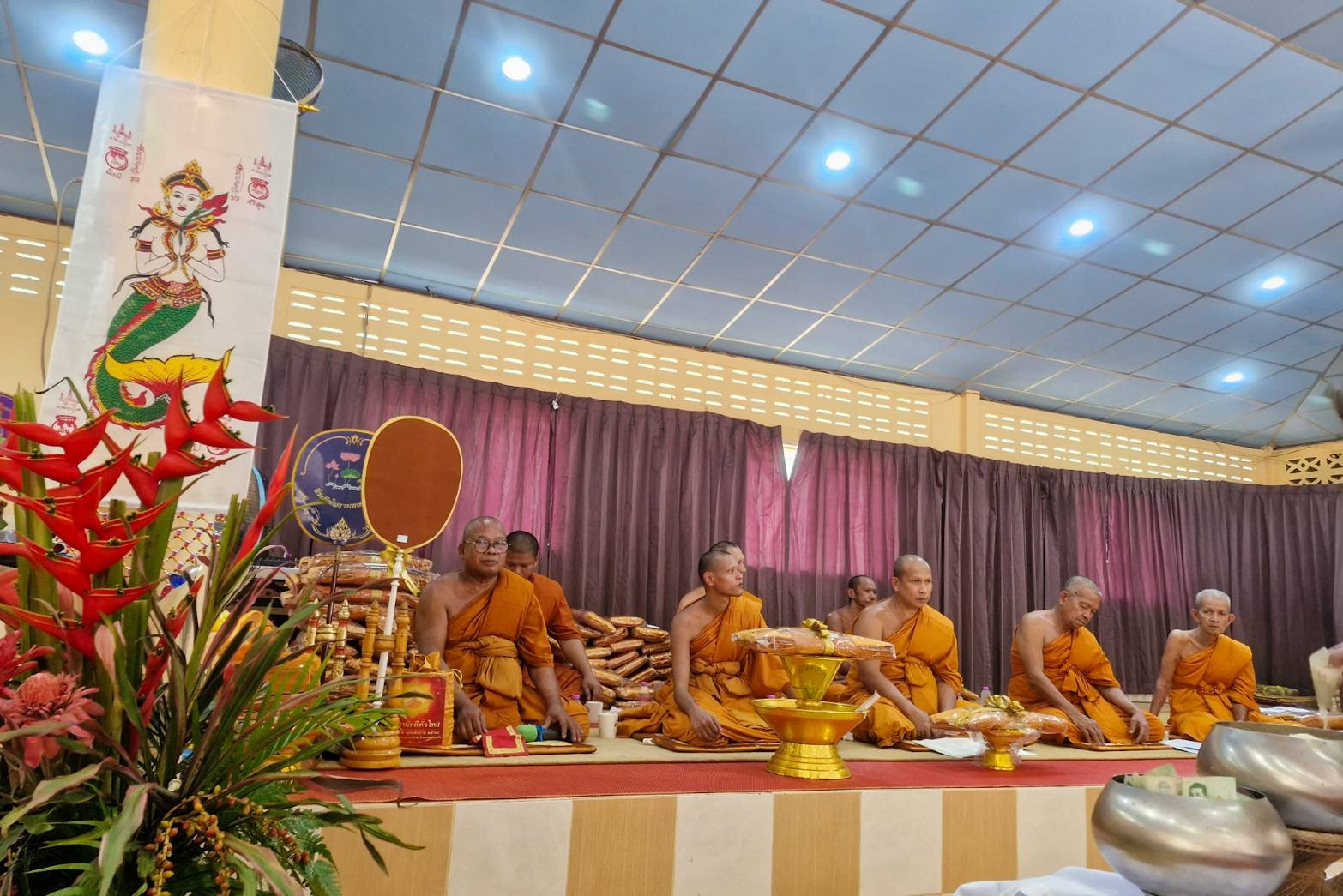 ภาพร่วมพิธีกรรมที่พักสงฆ์ทุ่งละออง