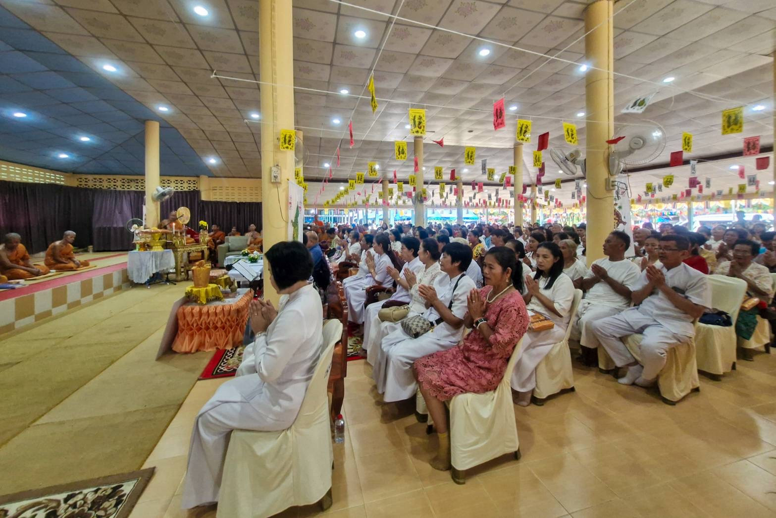 ภาพร่วมพิธีกรรมที่พักสงฆ์ทุ่งละออง